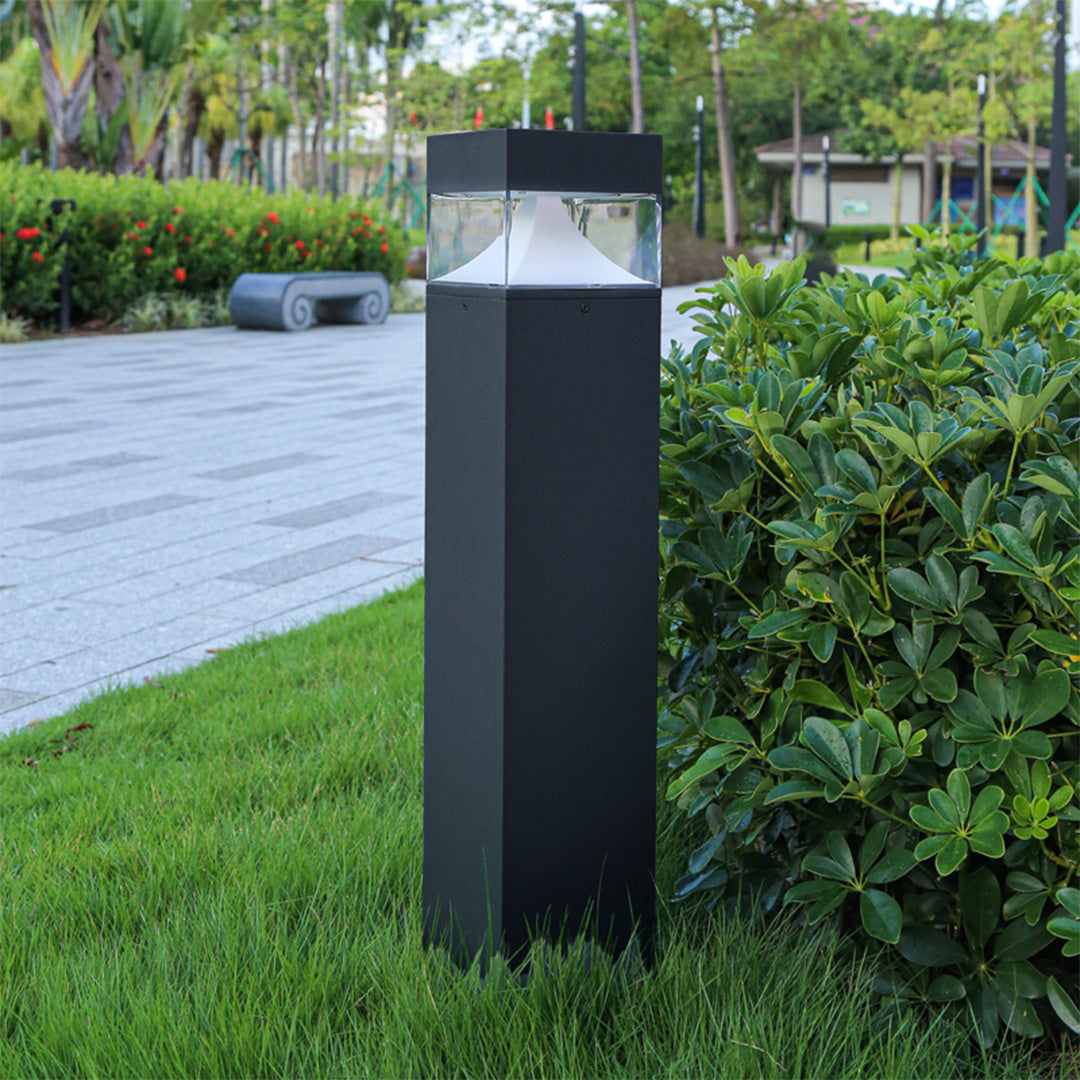 WINDSOR SQUARE 31-INCH GARDEN BOLLARD LANTERN