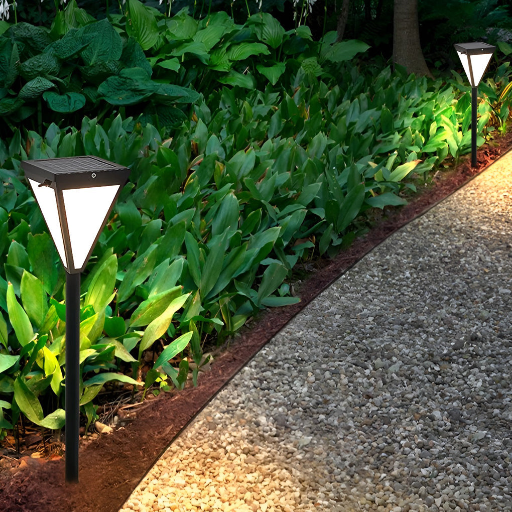 WINTERBOURNE SOLAR-POWERED PATHLIGHT WITH WATER-RESISTANT DESIGN