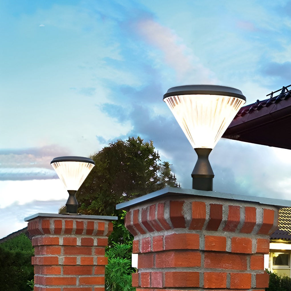 WINTHORPE SOLAR-POWERED GLOBE POST LANTERN