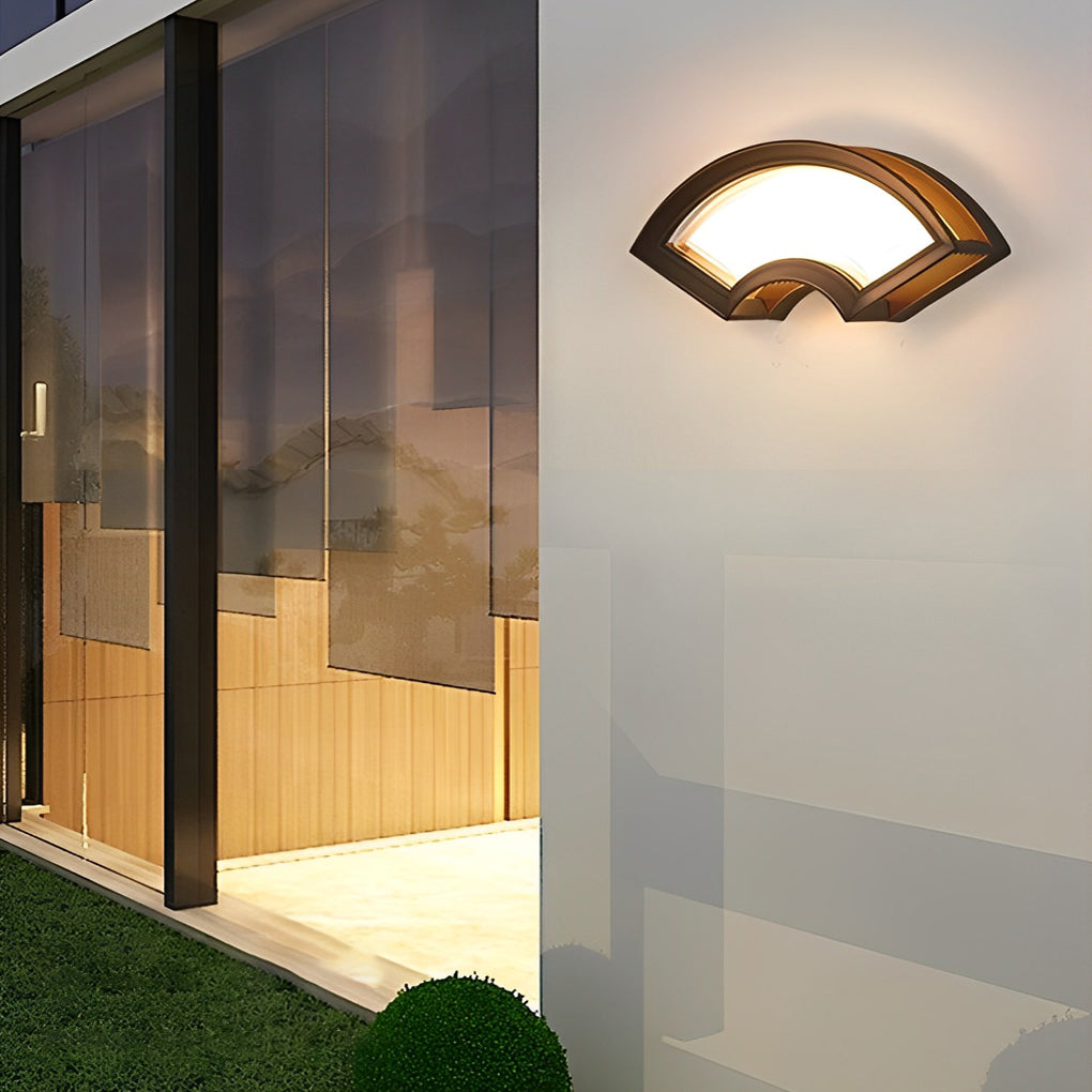 THORNBURY ALUMINUM OUTDOOR WALL SCONCE