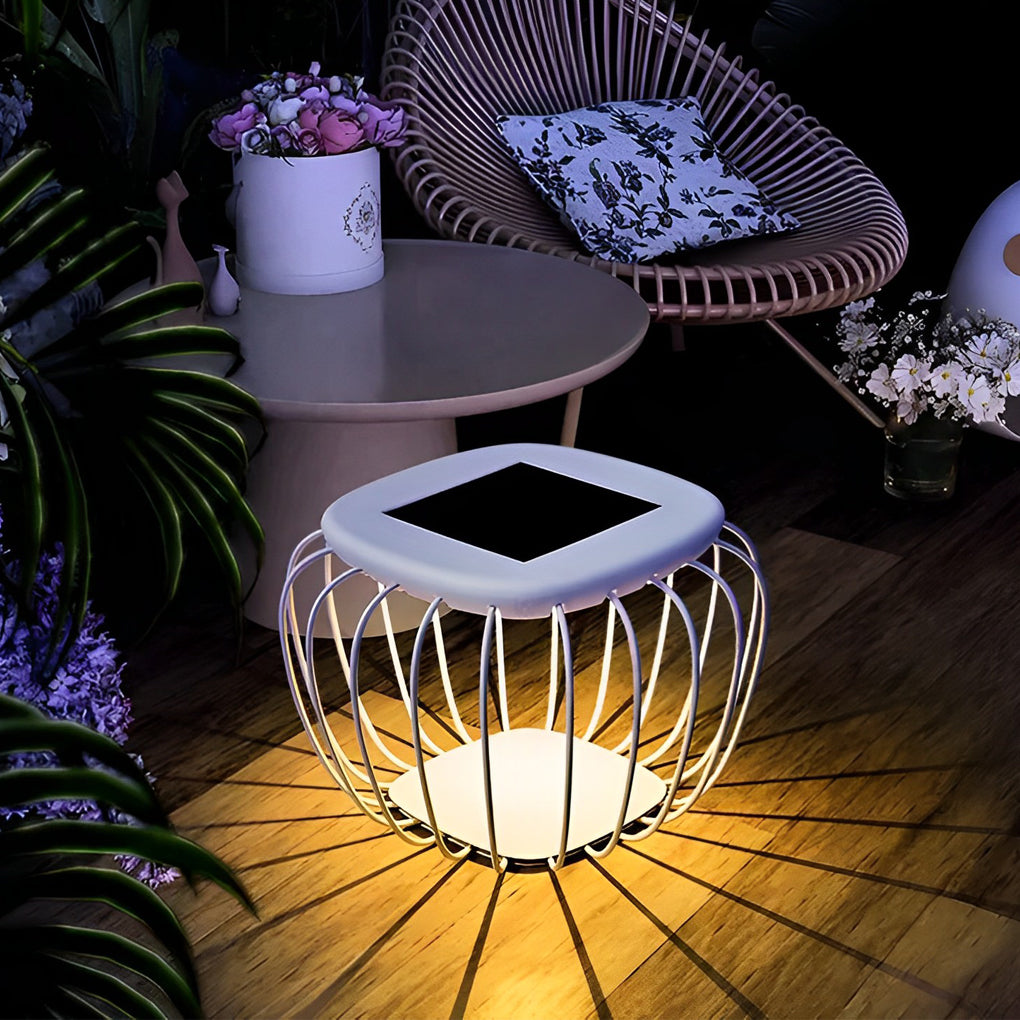 CHARLESTON SOLAR-POWERED OUTDOOR ILLUMINATOR WITH WATER-RESISTANT DESIGN