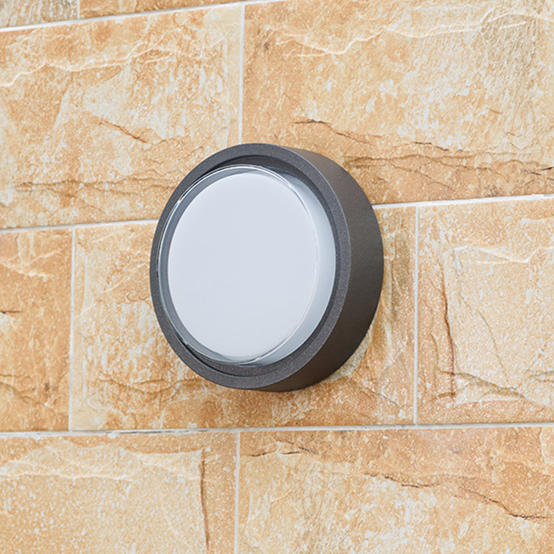BLACKWATER RAINPROOF OUTDOOR WALL SCONCE IN MINIMALIST DESIGN