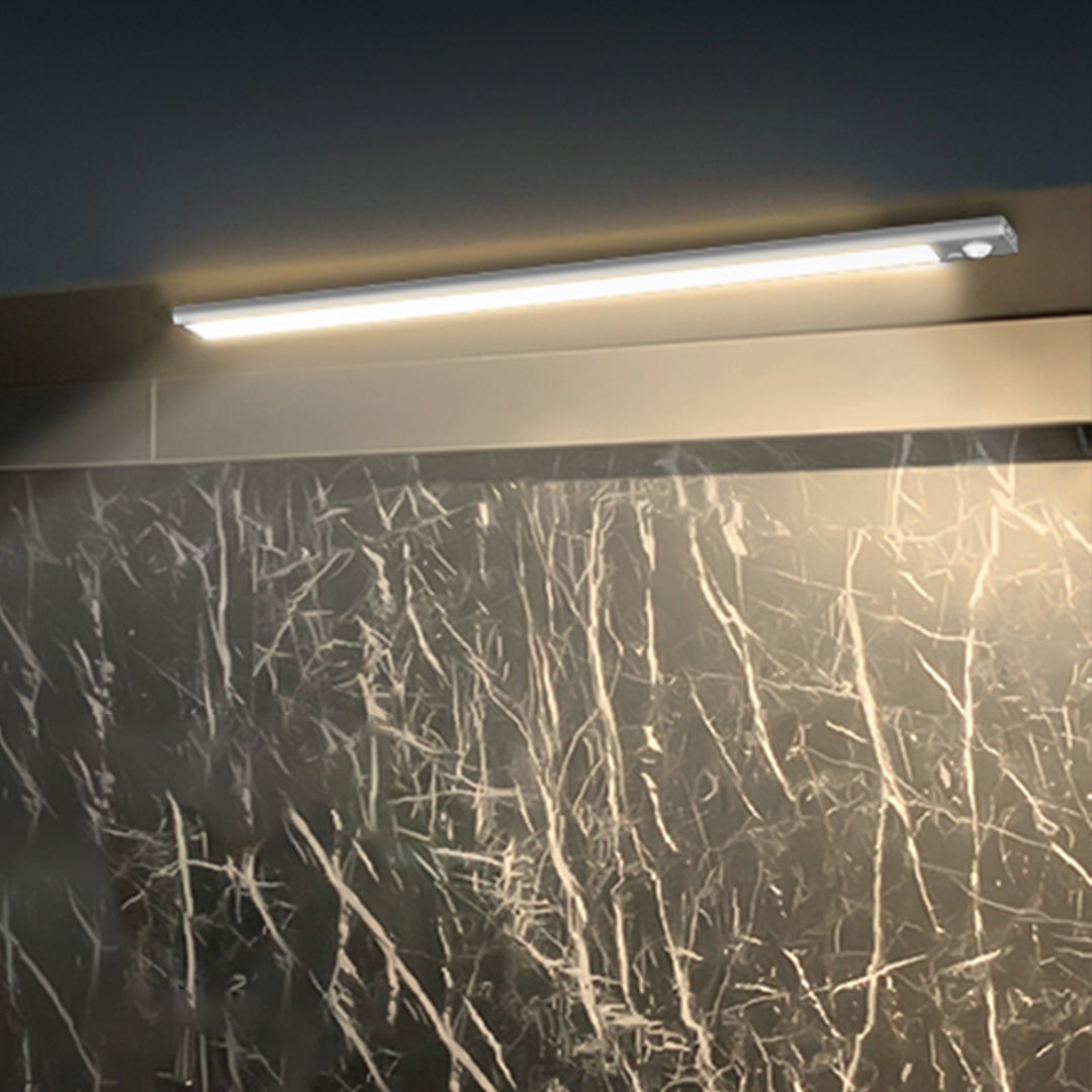 WINTHORPE TRIO-CHROMATIC UNDER-CABINET LIGHTING WITH MAGNETIC ATTACHMENT