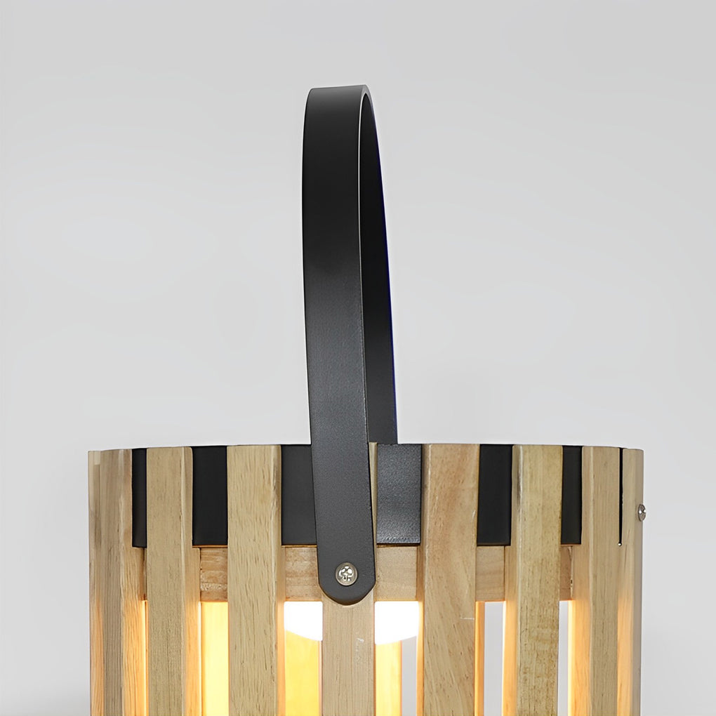 WINDSOR SOLAR-POWERED OUTDOOR ILLUMINATOR WITH WATER-RESISTANT DESIGN