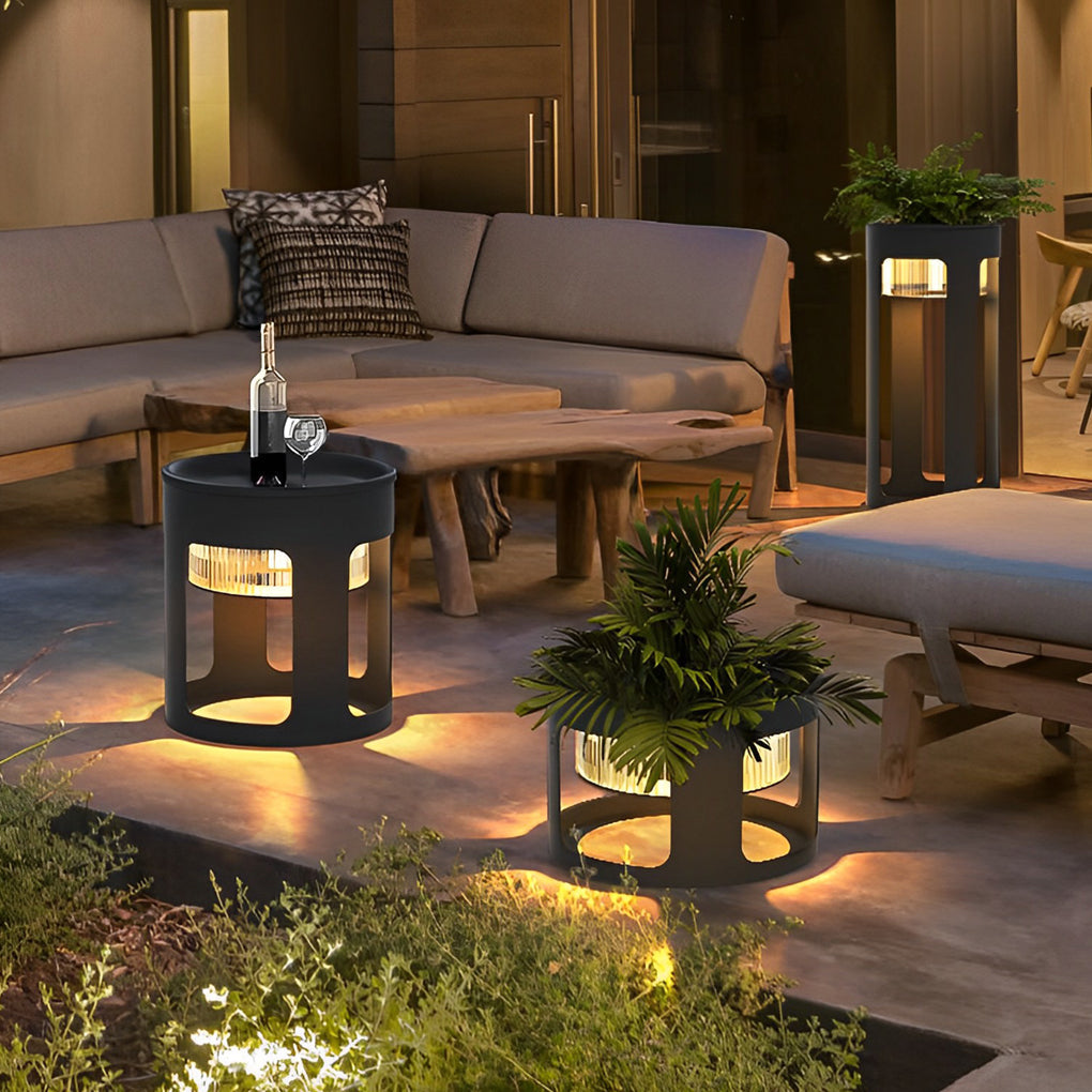 WINDSOR SOLAR-ILLUMINATED CIRCULAR OUTDOOR LAMP WITH UNDERSTATED BASE LIGHTING