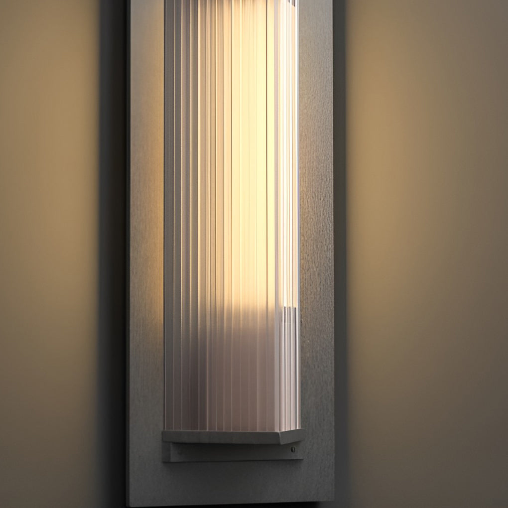 WINTHROP RUSTIC SOLAR-POWERED OUTDOOR WALL LANTERN