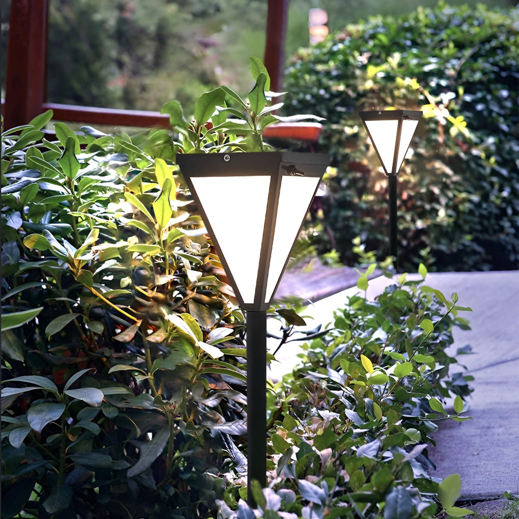 WINTERBOURNE SOLAR-POWERED PATHLIGHT WITH WATER-RESISTANT DESIGN