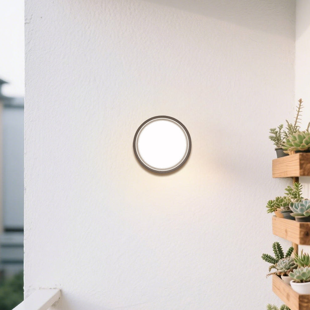 BLACKWATER RAINPROOF OUTDOOR WALL SCONCE IN MINIMALIST DESIGN