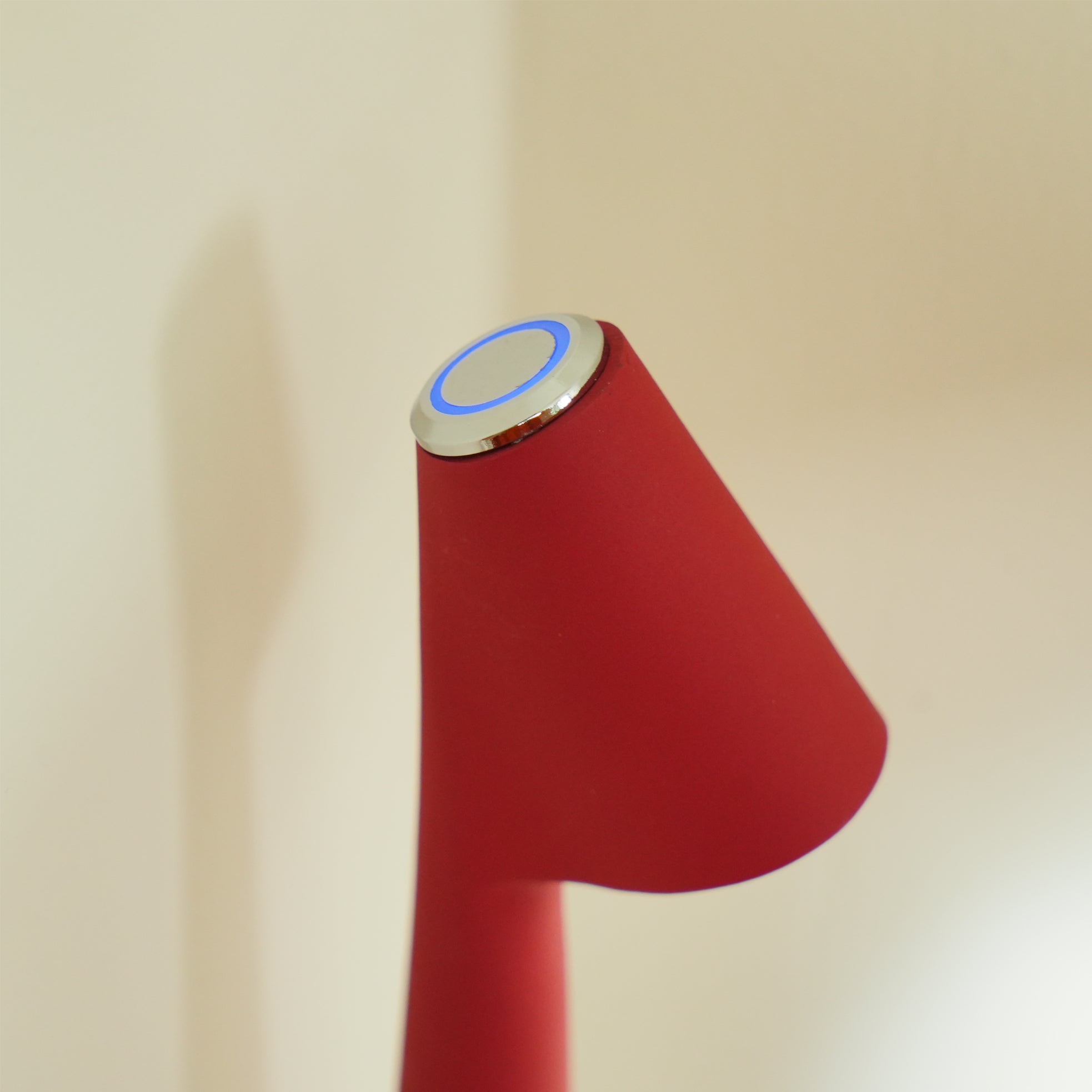WINDSOR WICKED WIRELESS TABLE LANTERN