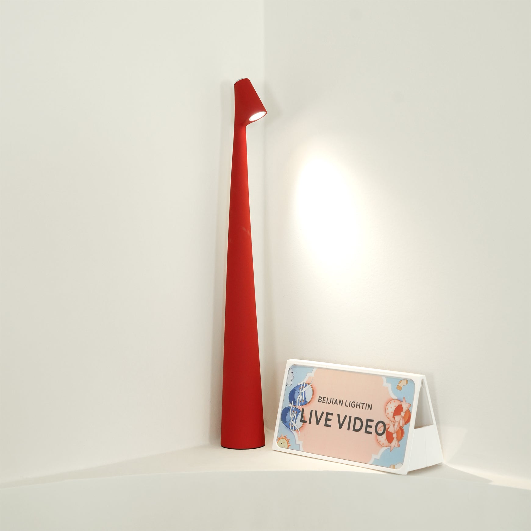 WINDSOR WICKED WIRELESS TABLE LANTERN