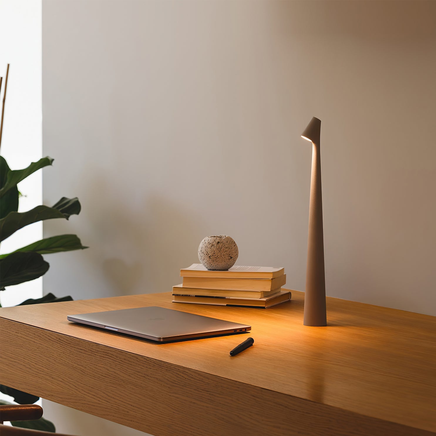 WINDSOR WICKED WIRELESS TABLE LANTERN