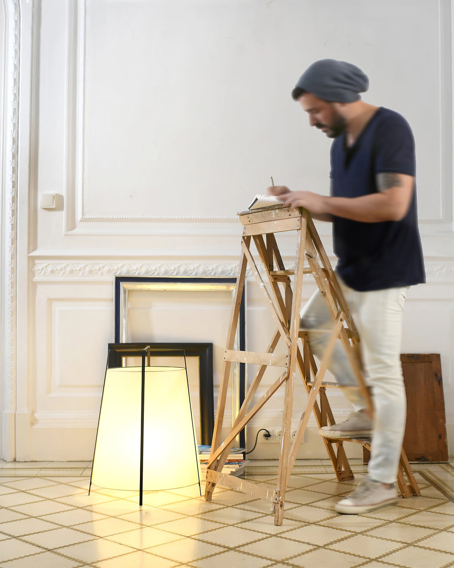 RAVENSCROFT MISTY GLASS TABLE LANTERN