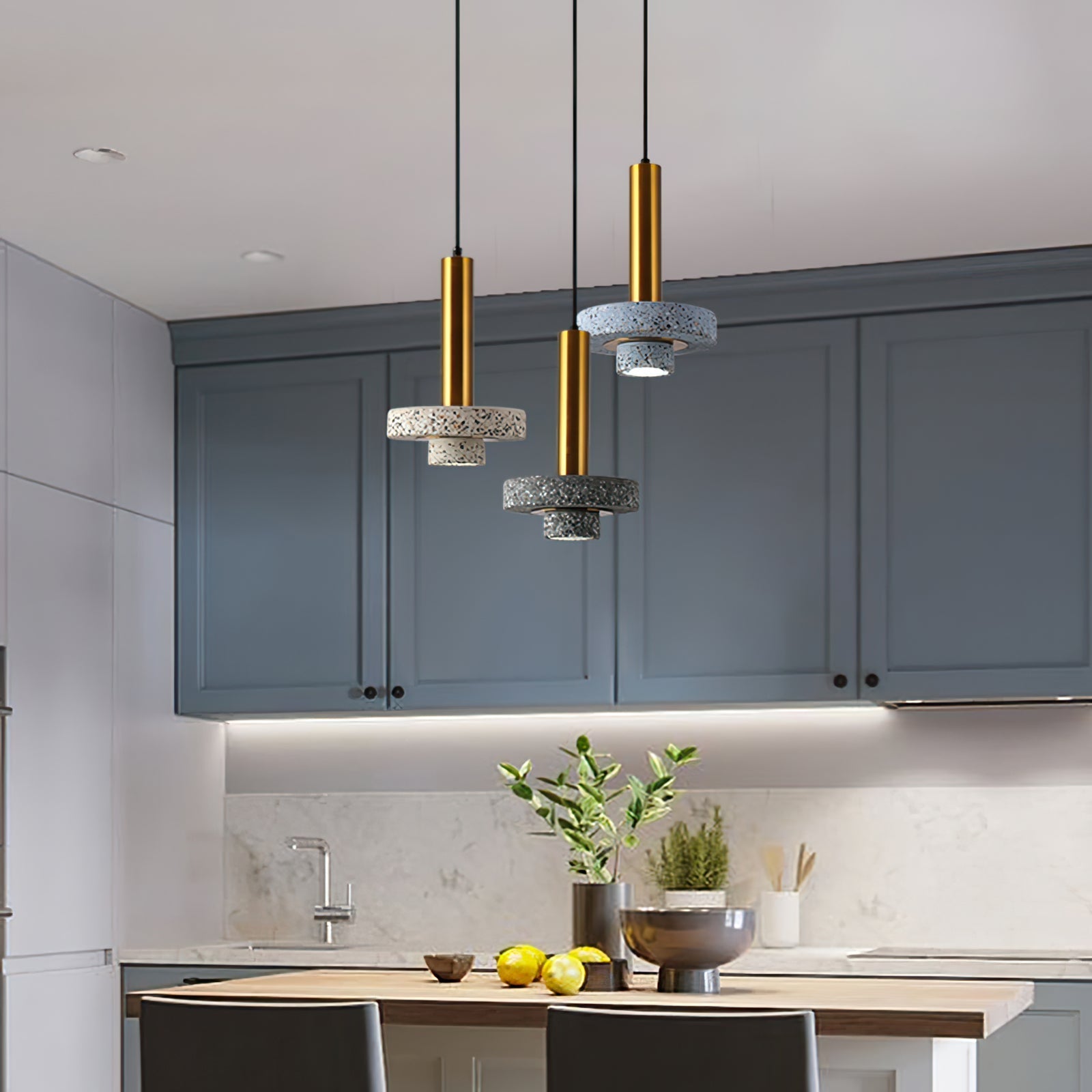 CAROLINE AMBER GLASS HANGING LANTERN