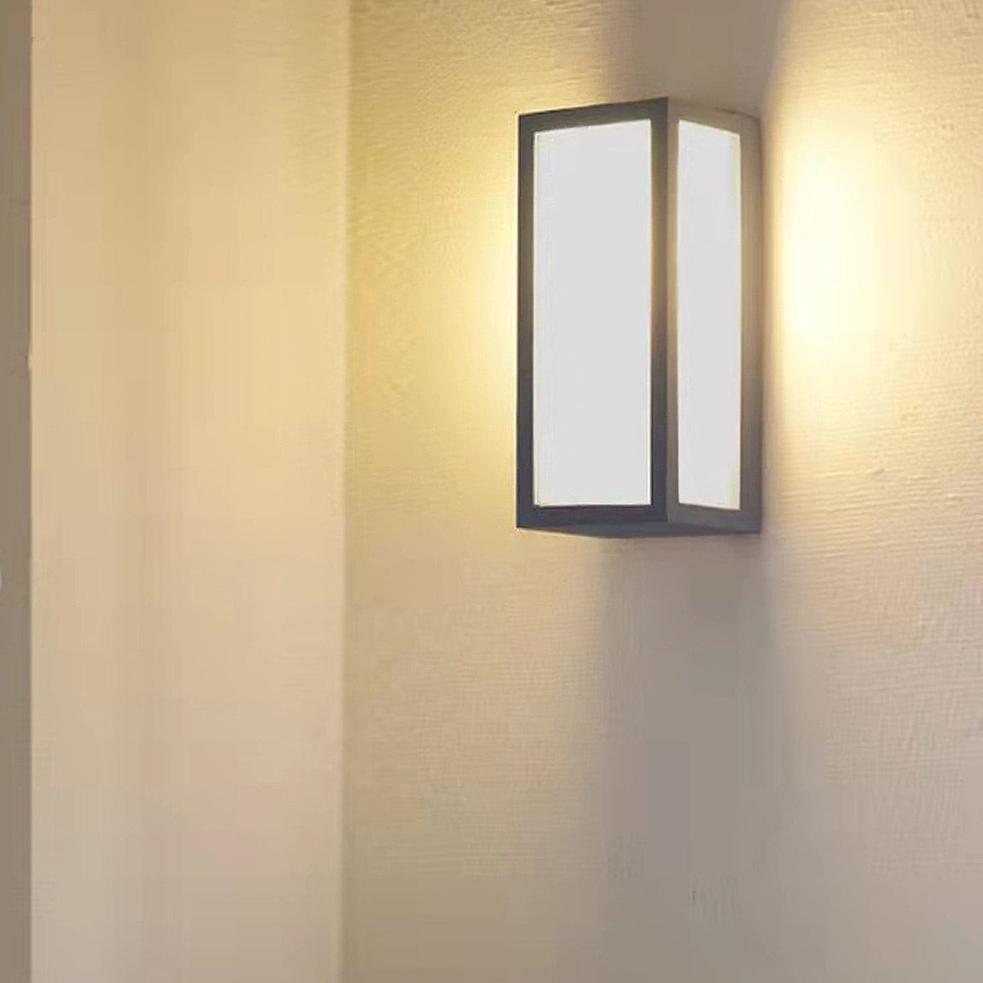 Ravenswood Lantern-Style Outdoor Sconce