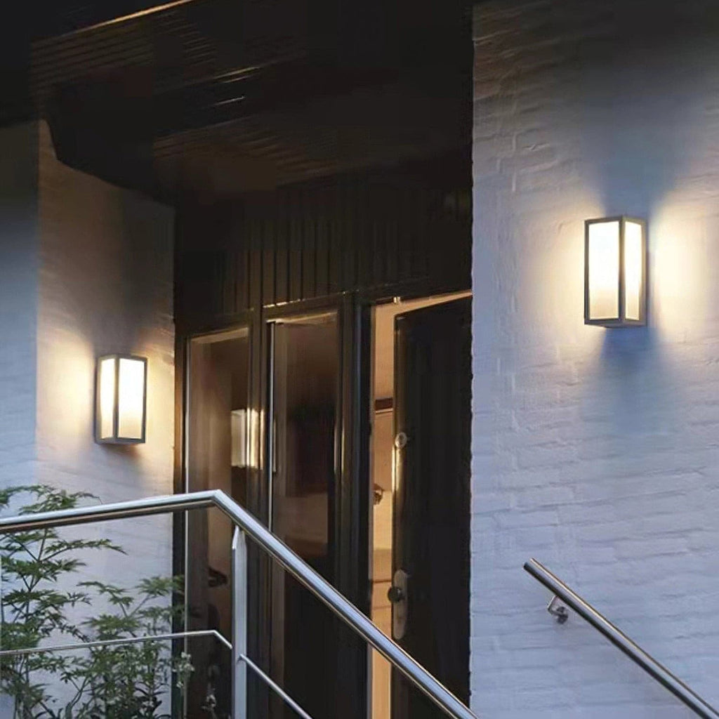 Ravenswood Lantern-Style Outdoor Sconce
