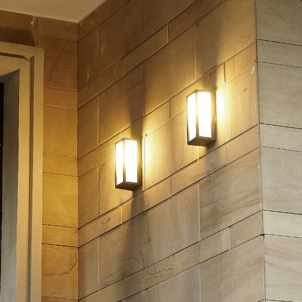 Ravenswood Lantern-Style Outdoor Sconce