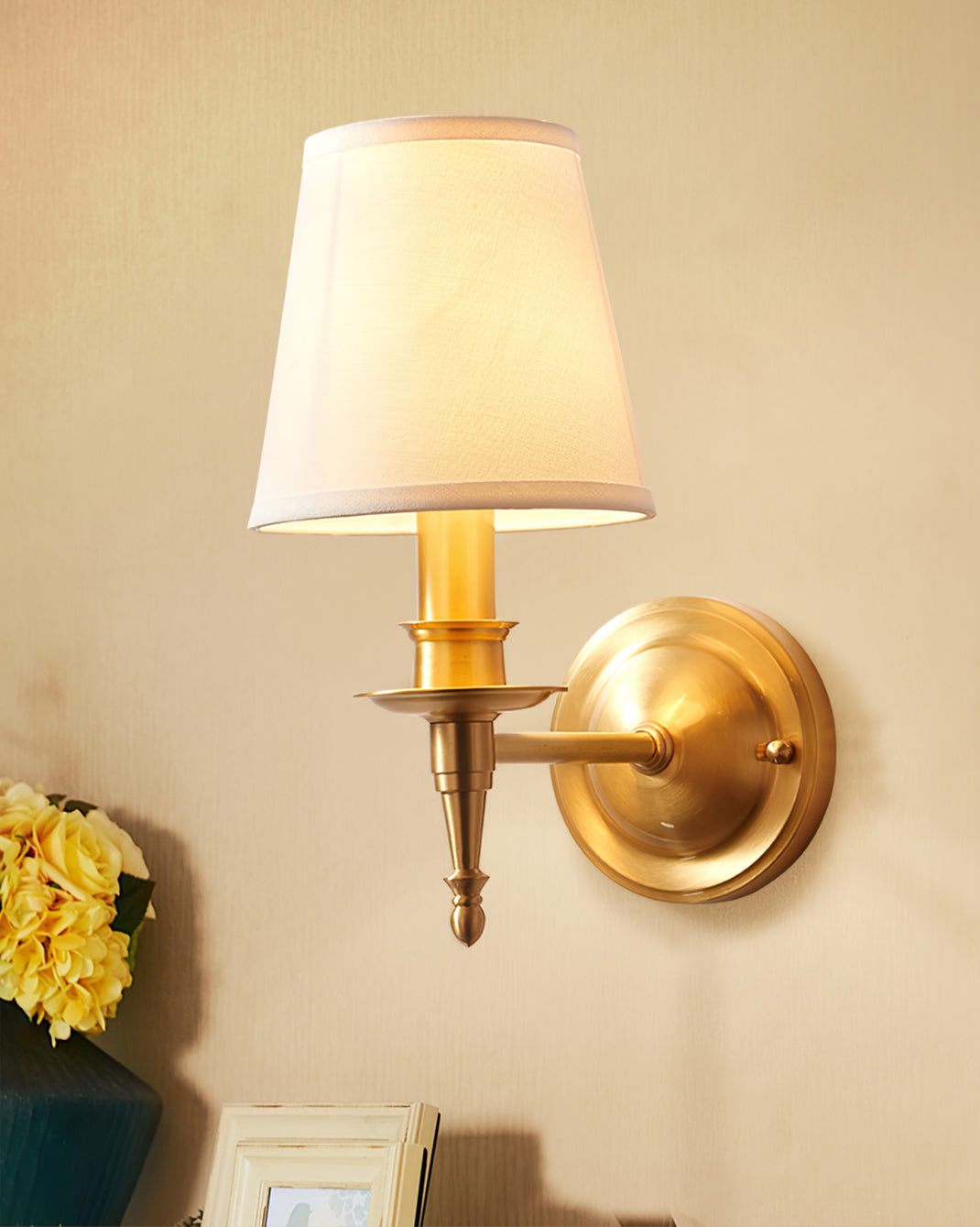 WINTHORPE VINTAGE BRASS WALL SCONCE