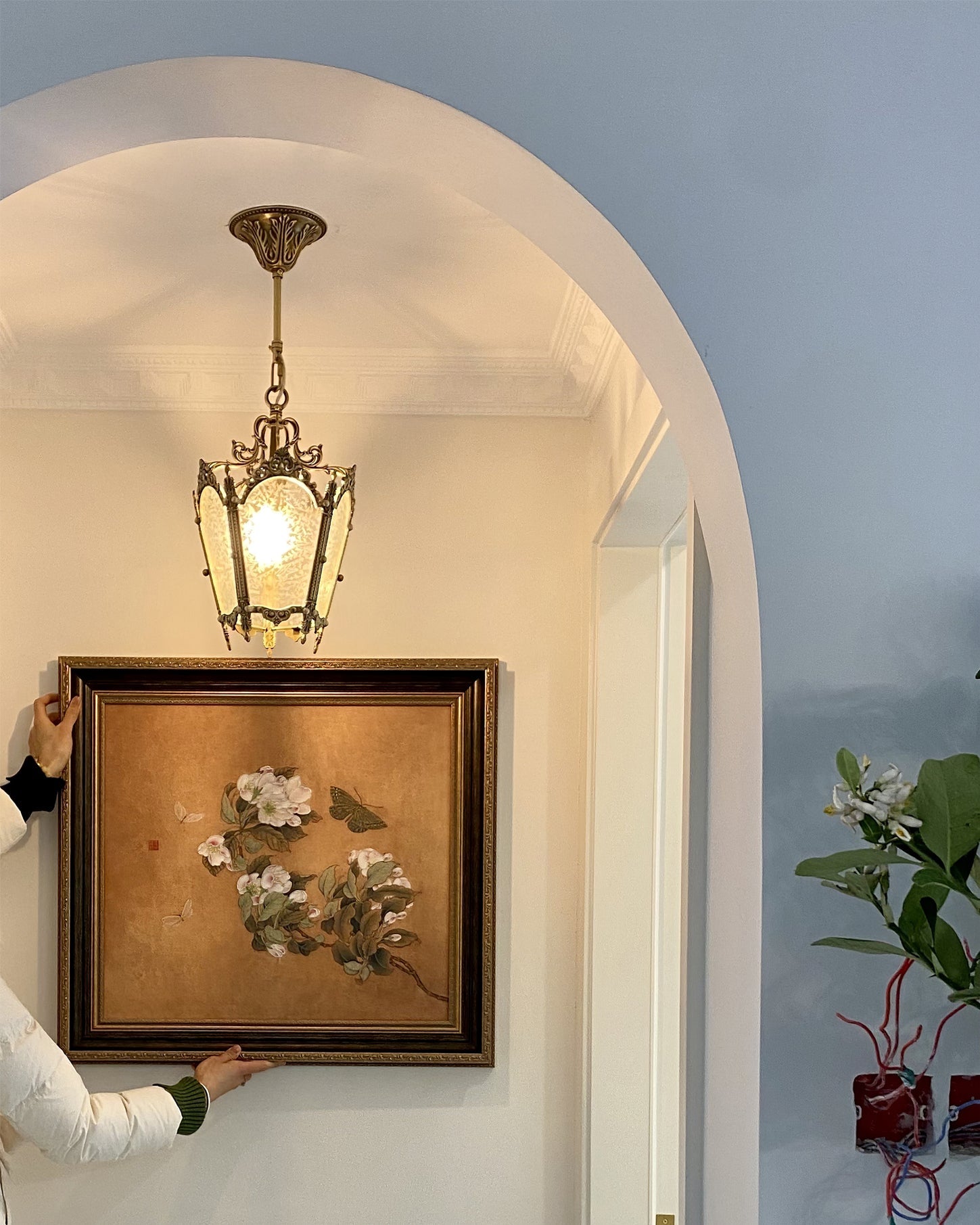 CHATHAM VICTORIAN INFLUENCE HANGING LANTERN
