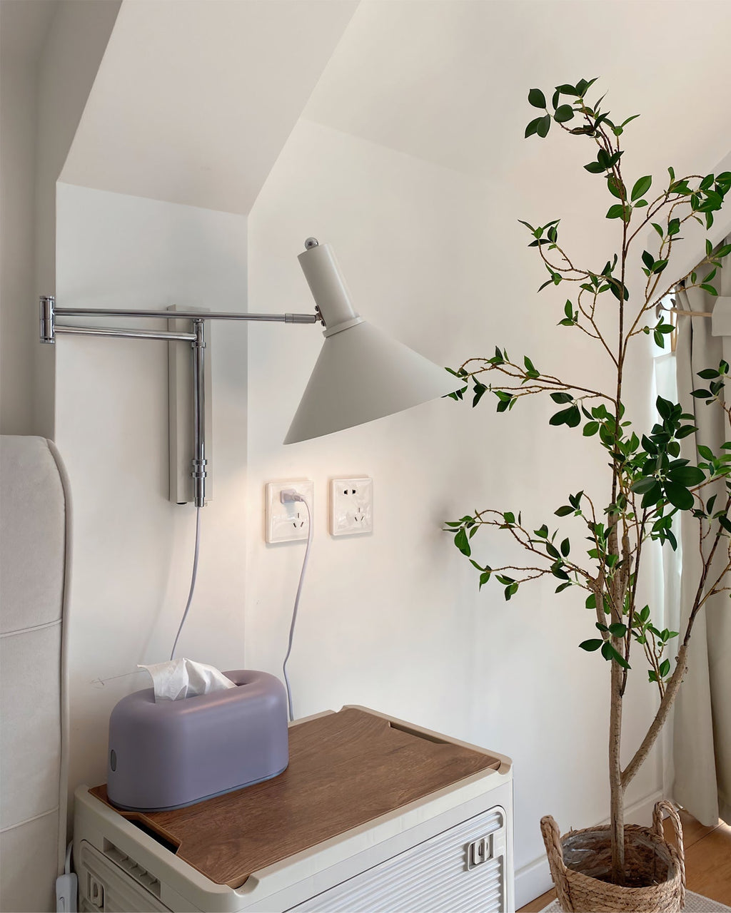 FENWICK ILLUMINATED WALL APPLIQUE