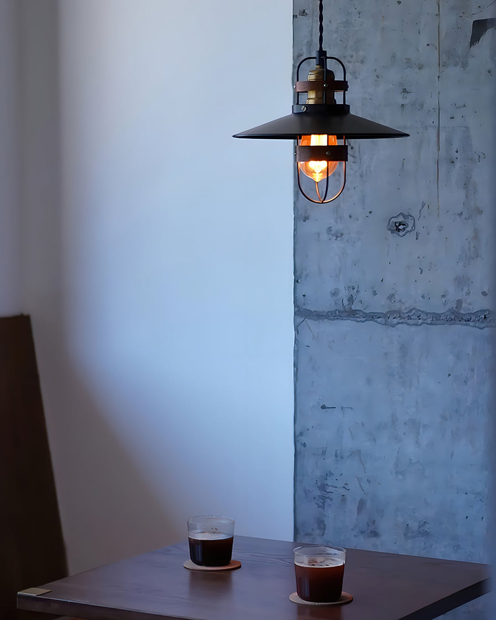 VANDERBILT HANGING GLASS ILLUMINATOR