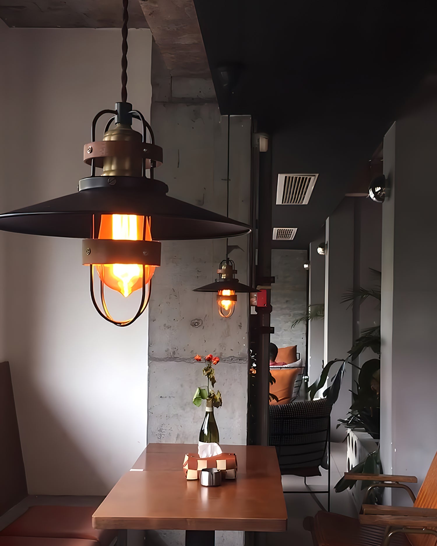 VANDERBILT HANGING GLASS ILLUMINATOR