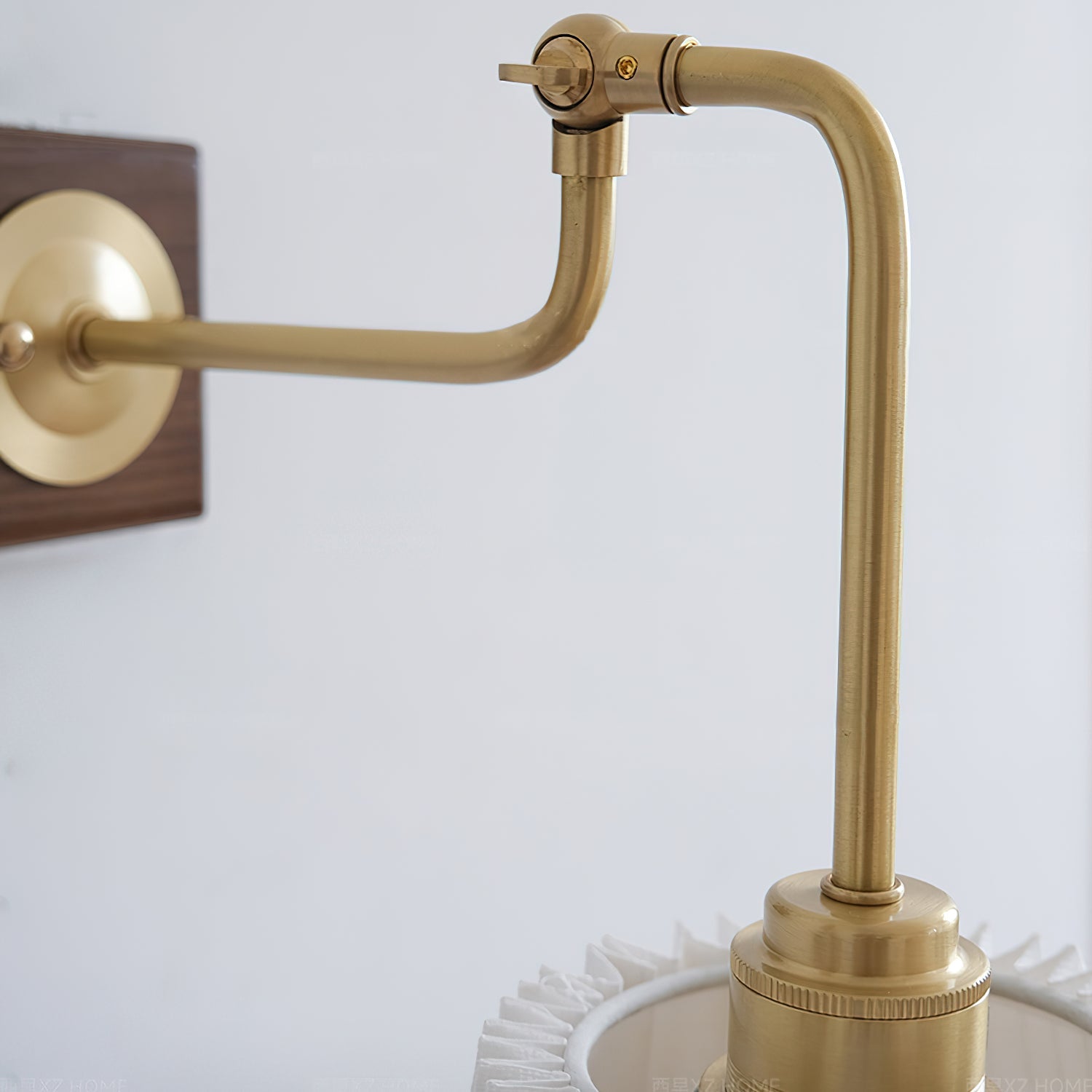 THISTLEWOOD GLOWING WALL SCONCE