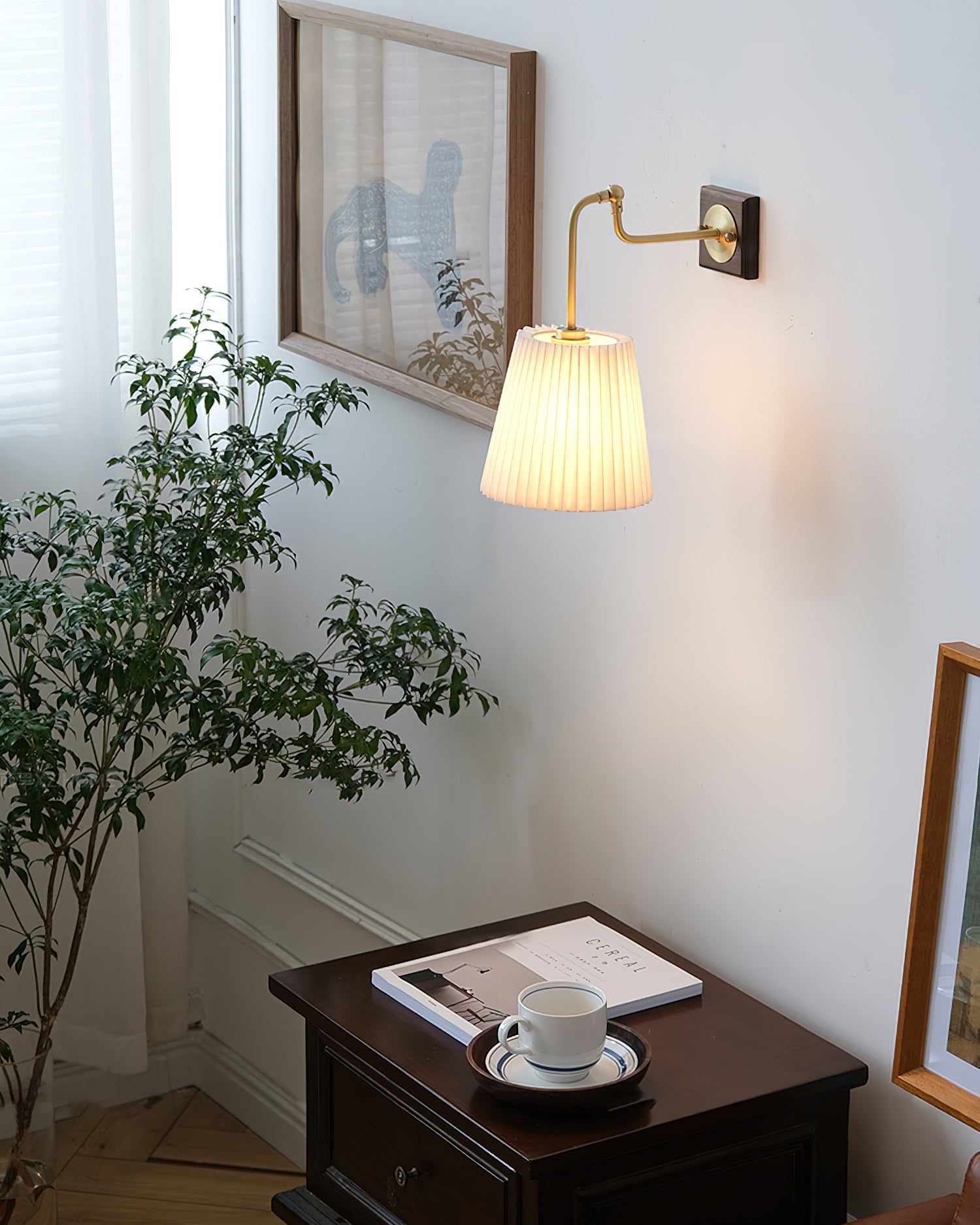 THISTLEWOOD GLOWING WALL SCONCE