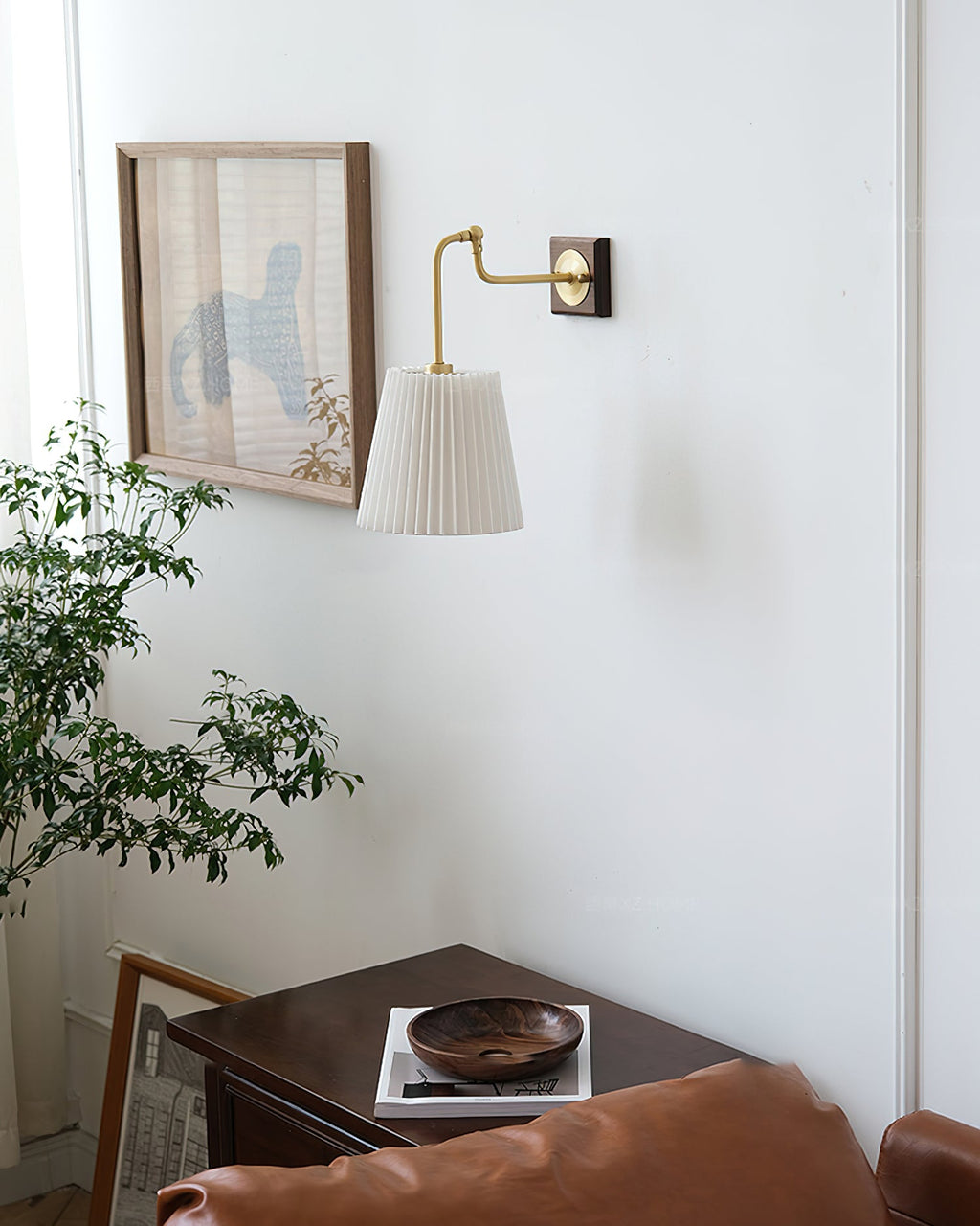 THISTLEWOOD GLOWING WALL SCONCE