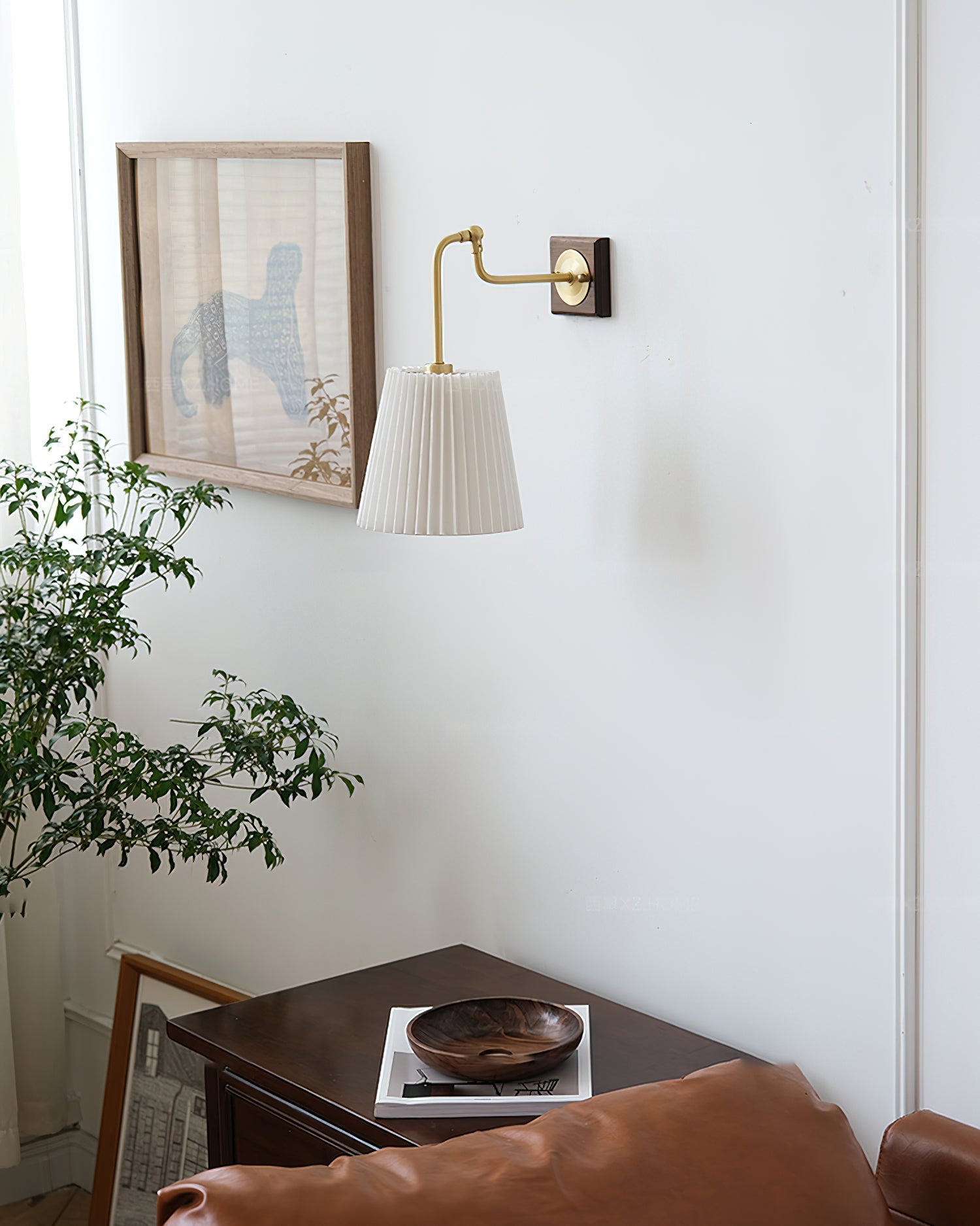 THISTLEWOOD GLOWING WALL SCONCE