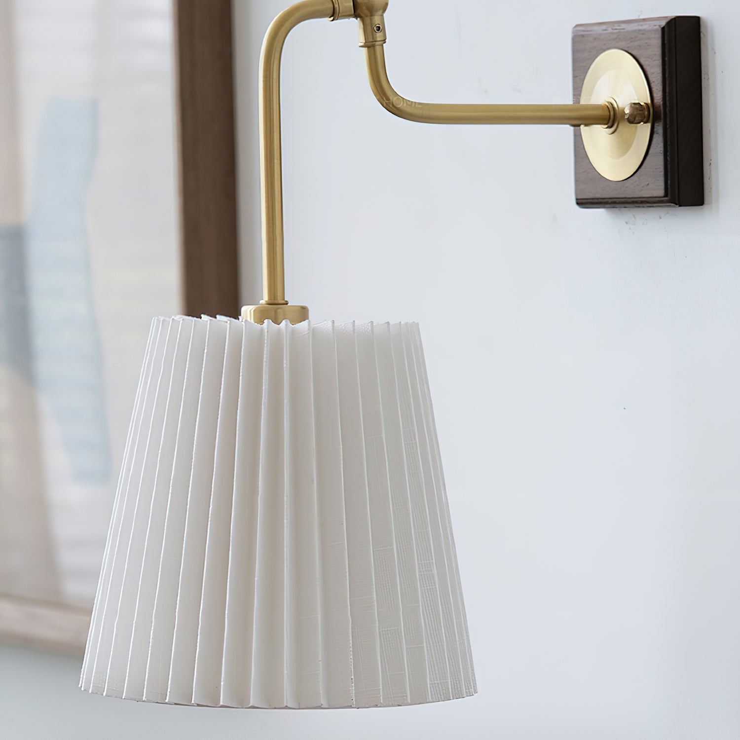 THISTLEWOOD GLOWING WALL SCONCE