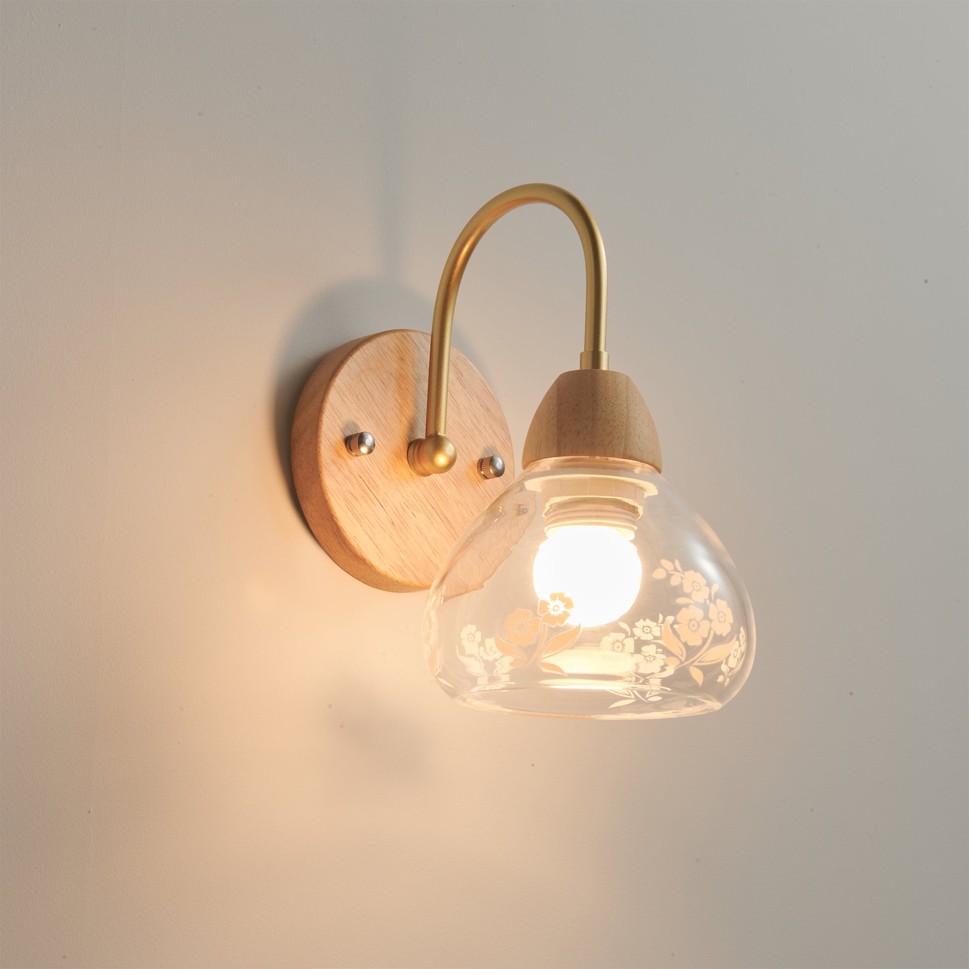 WINDSOR HALLWAY BRACKET LANTERN