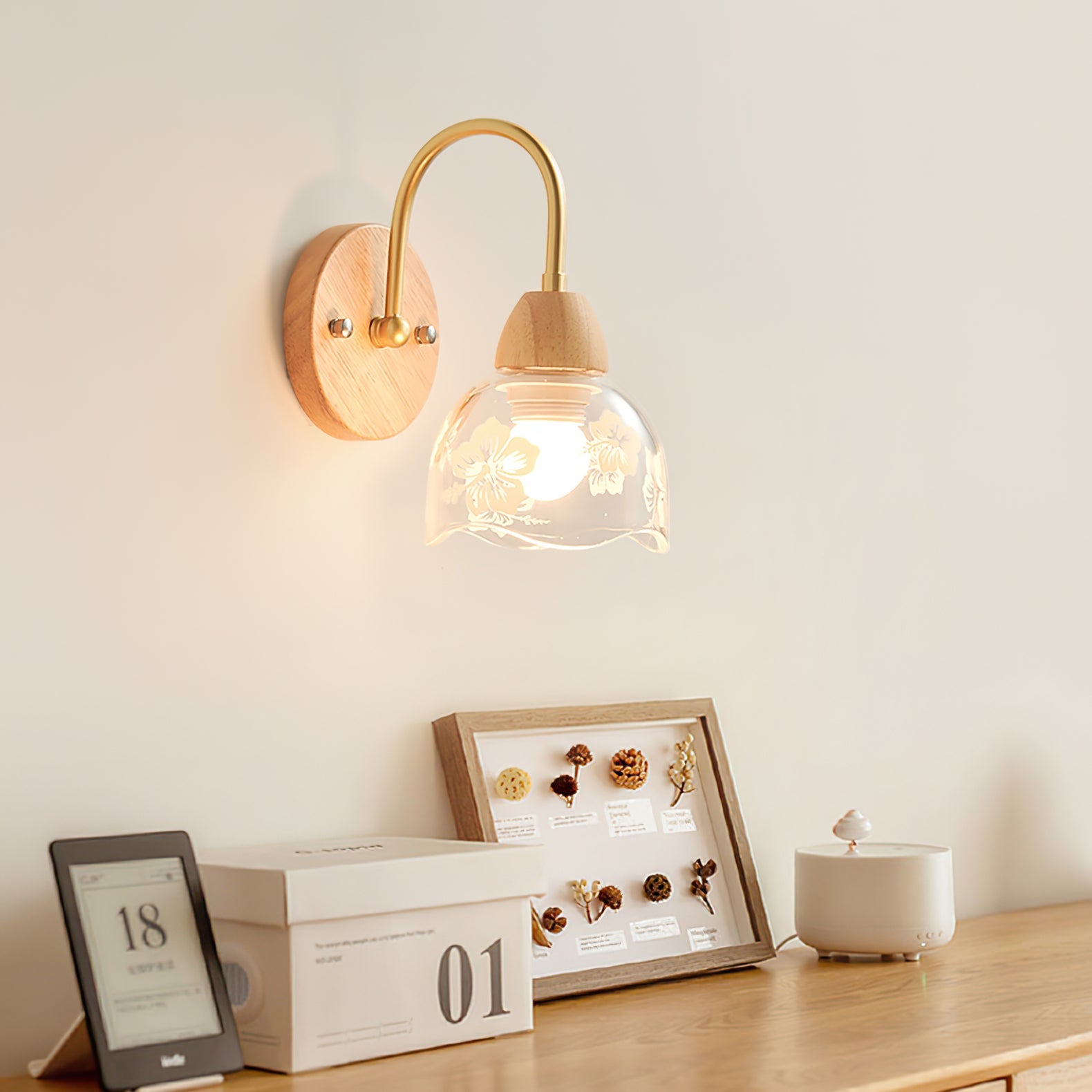 WINDSOR HALLWAY BRACKET LANTERN