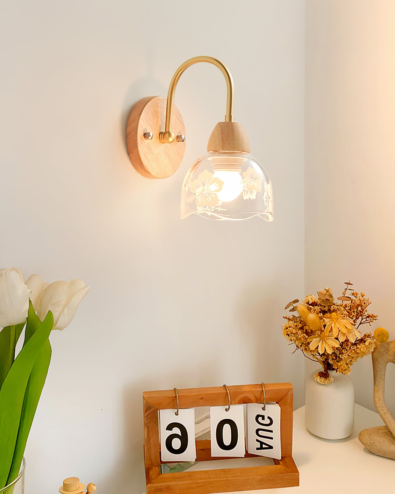 WINDSOR HALLWAY BRACKET LANTERN
