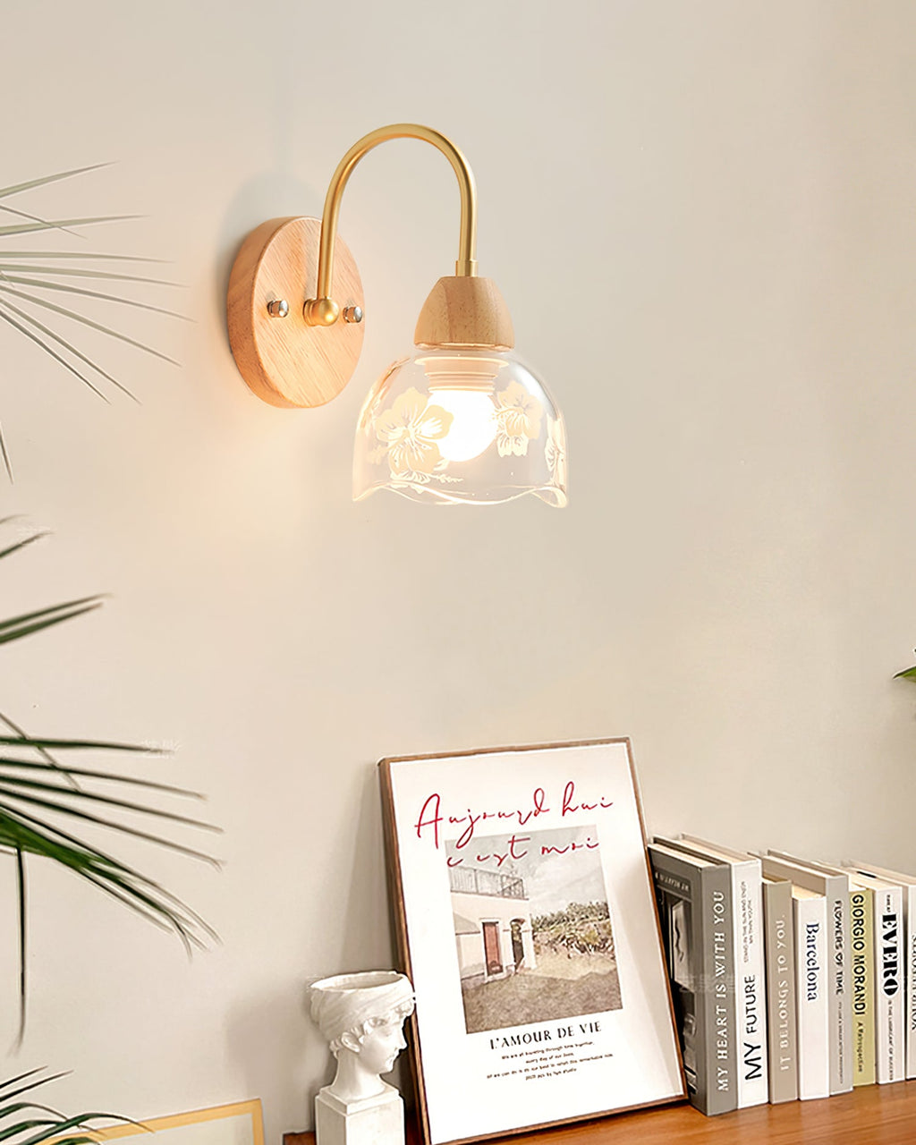 WINDSOR HALLWAY BRACKET LANTERN
