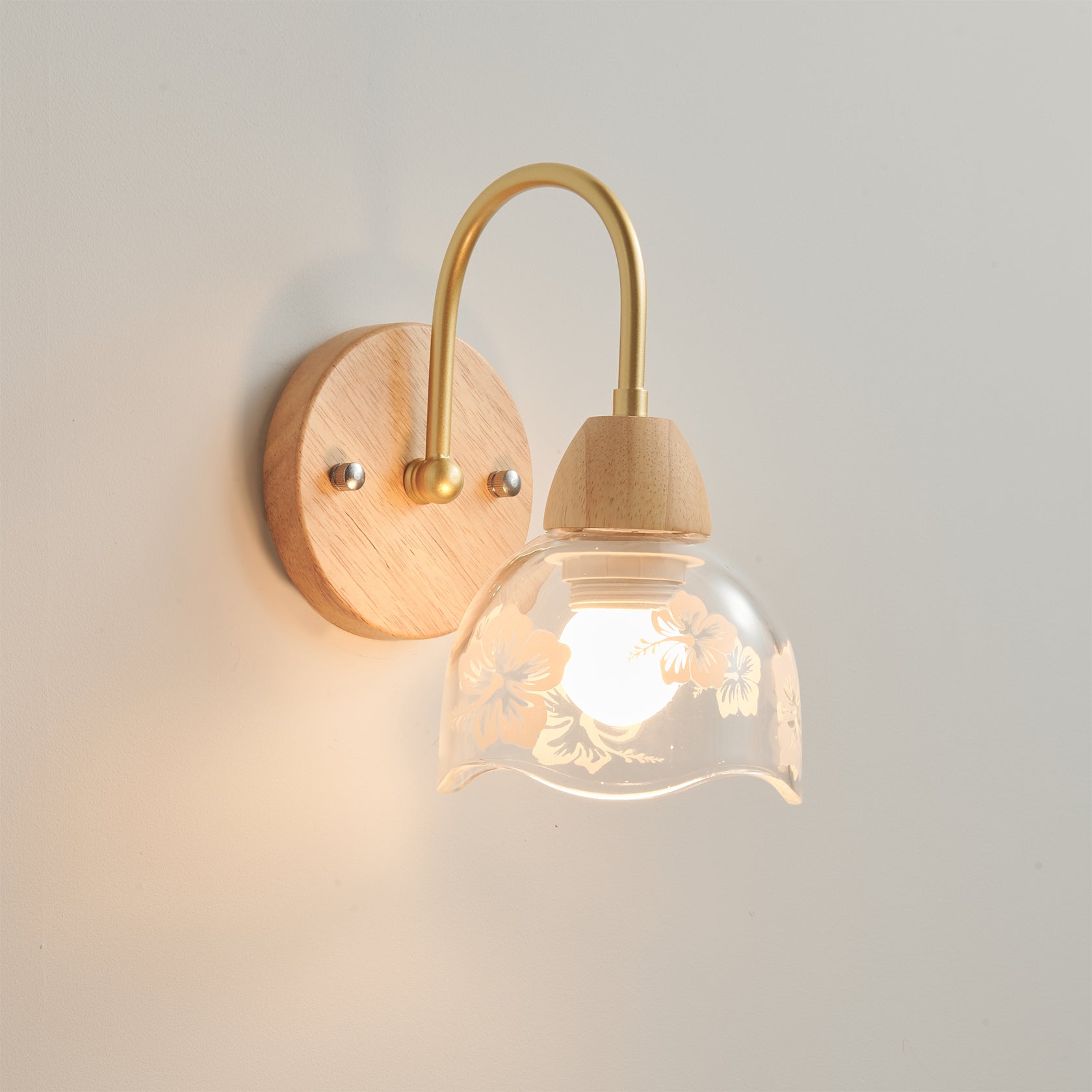 WINDSOR HALLWAY BRACKET LANTERN