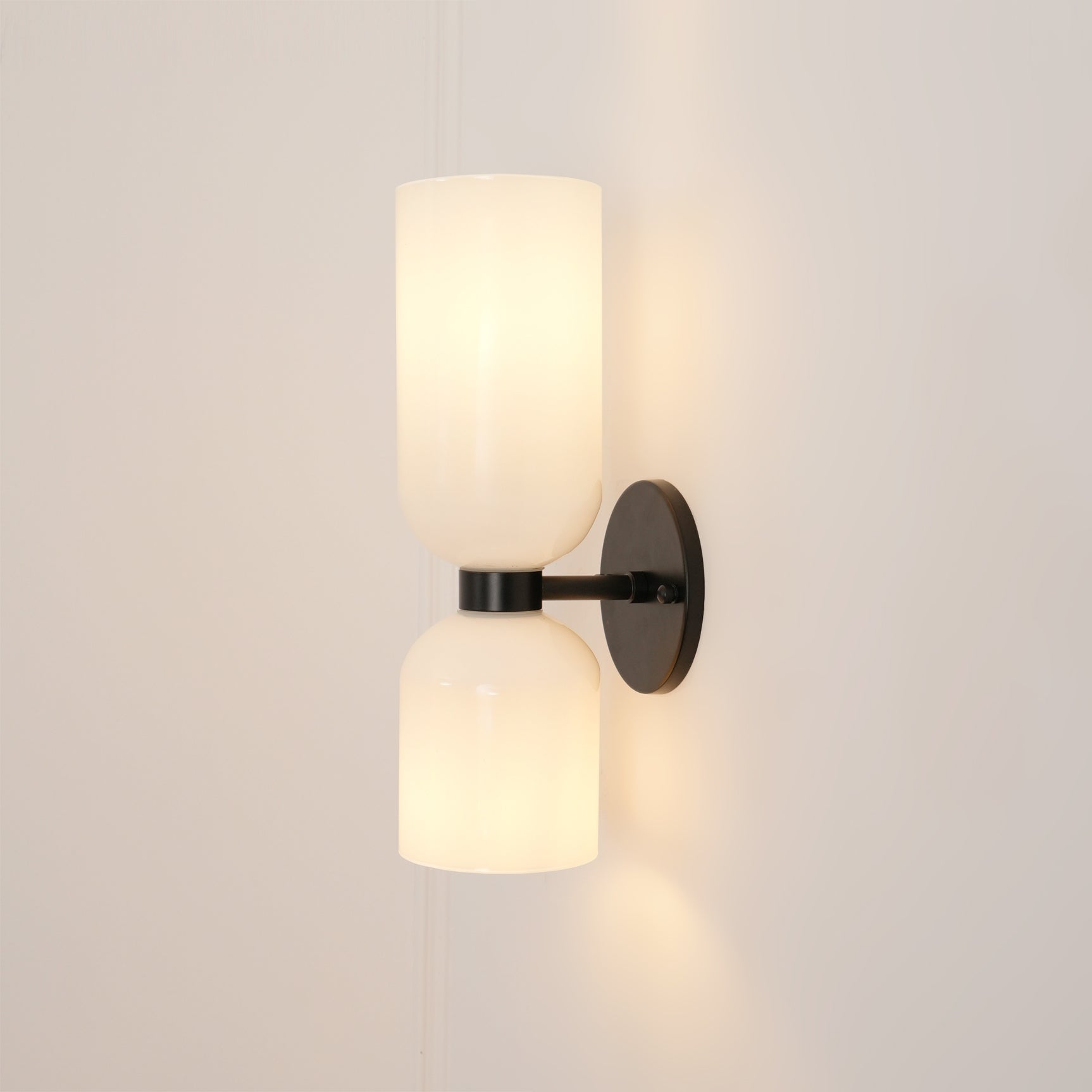 VANDERBILT ARTISANAL GLASS WALL SCONCE