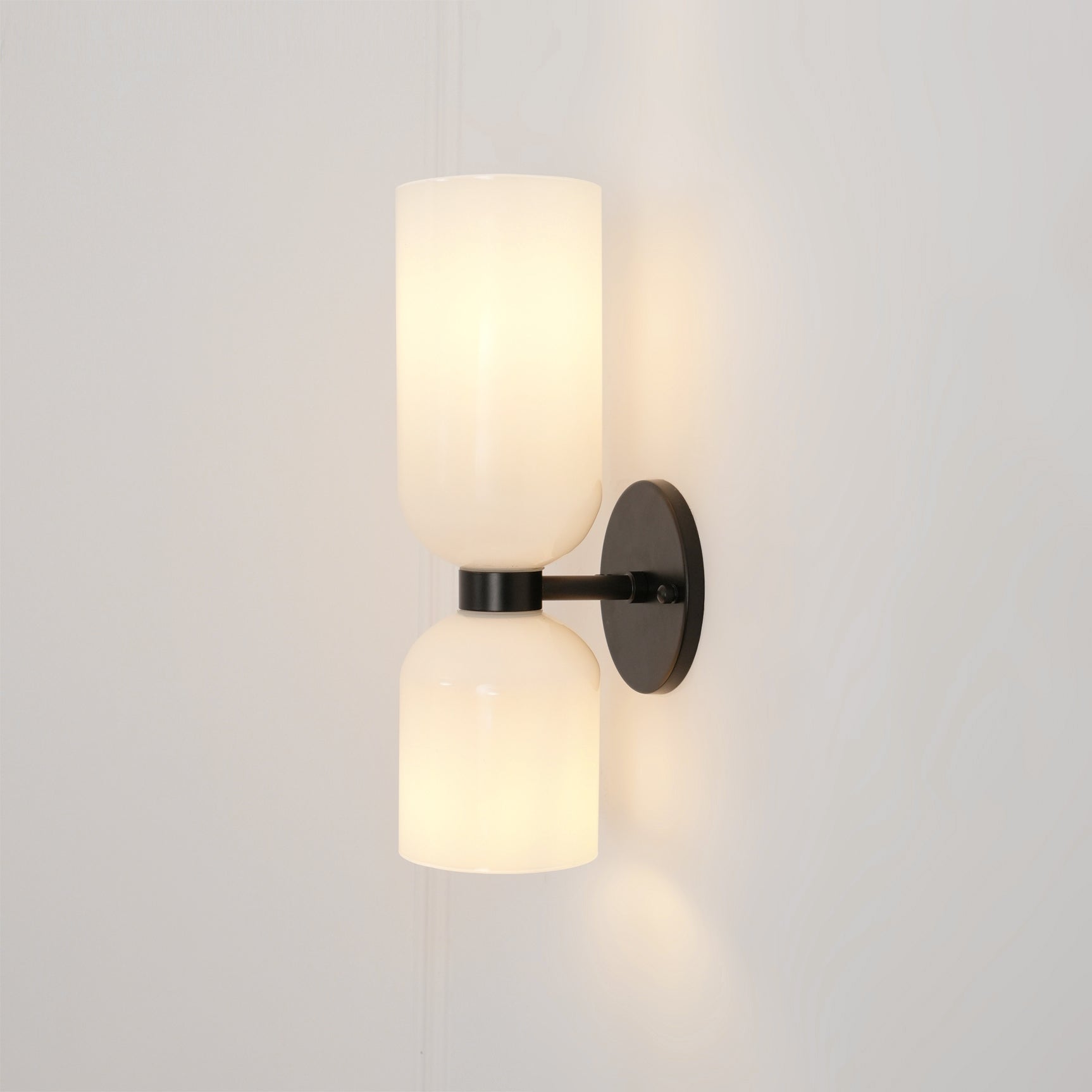 VANDERBILT ARTISANAL GLASS WALL SCONCE