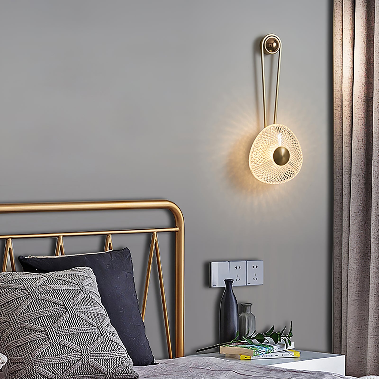 WINTHROP VINTAGE BRASS WALL SCONCE