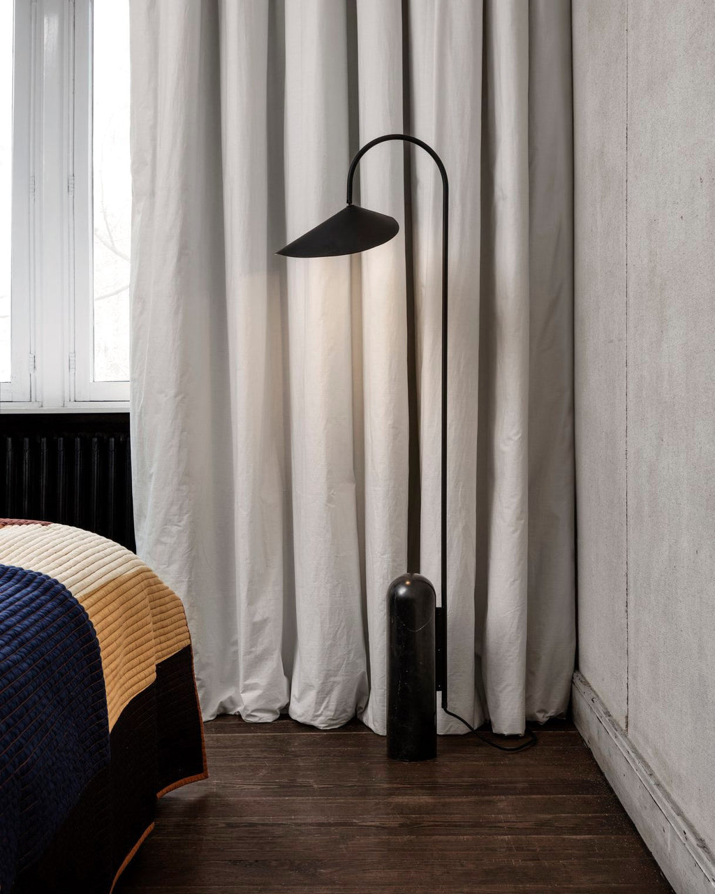 BRIDGEMAN SINGLE POST LANTERN