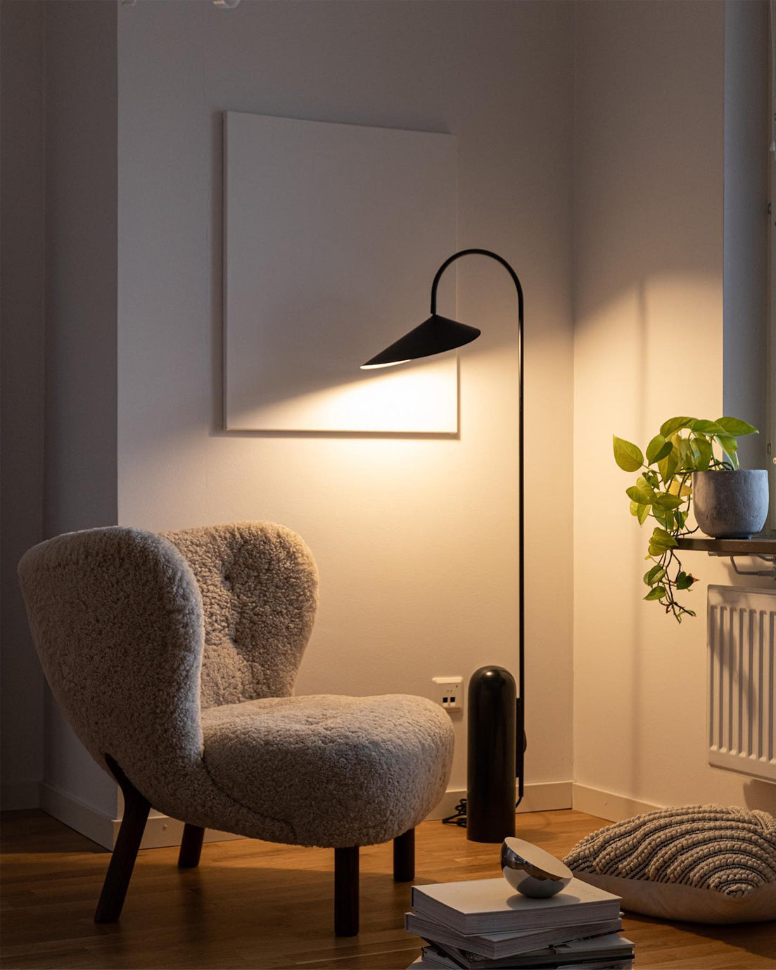 BRIDGEMAN SINGLE POST LANTERN