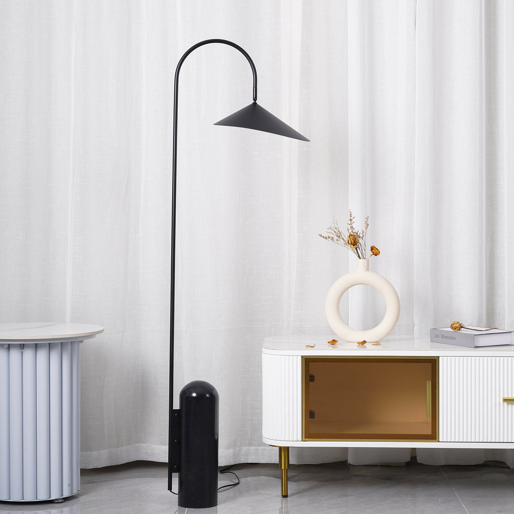 BRIDGEMAN SINGLE POST LANTERN