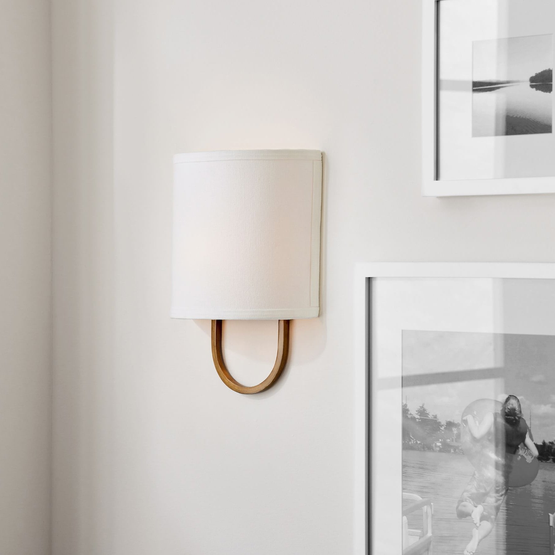 FENWICK GLOWING HORIZON WALL SCONCE