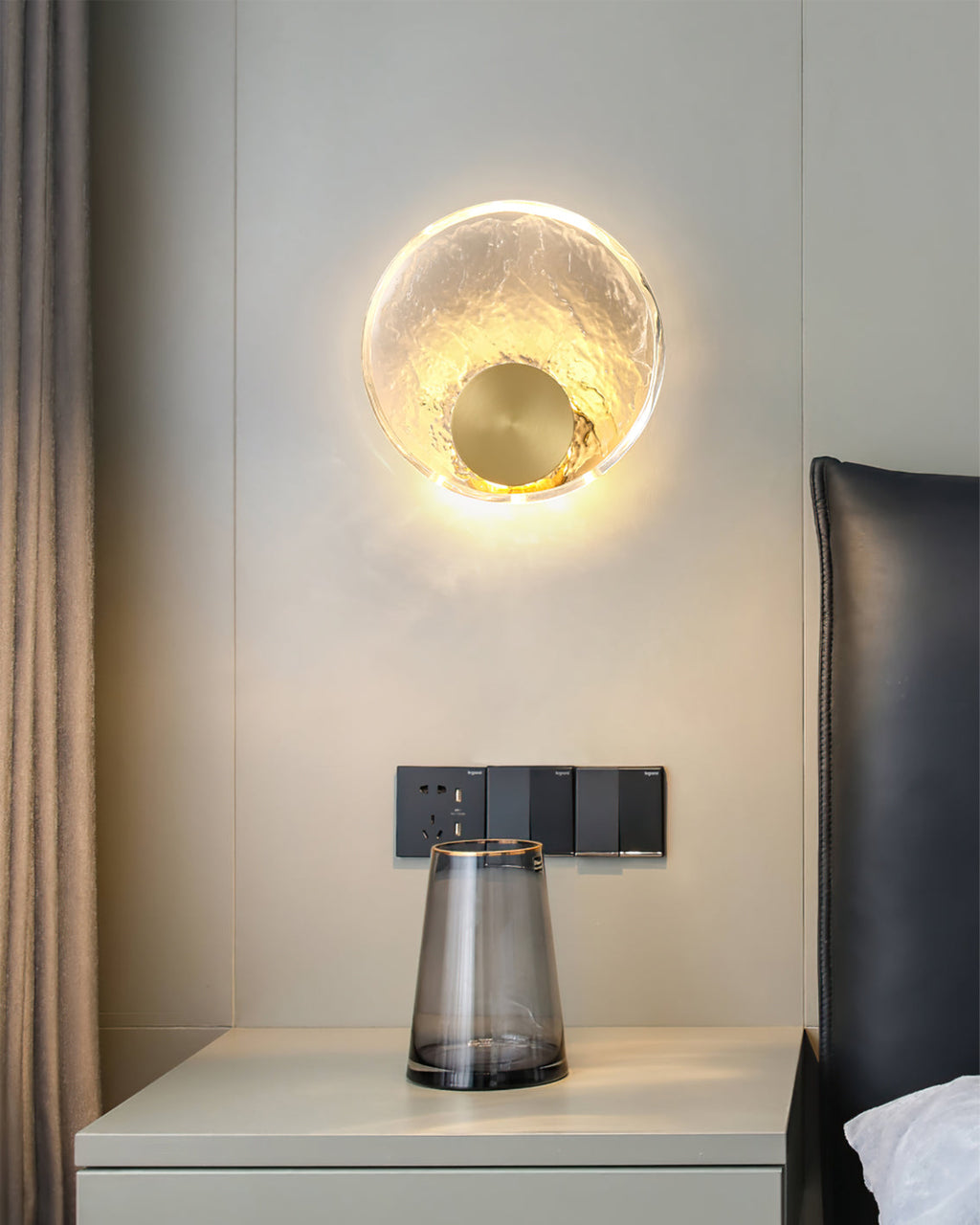 VANDERBILT GLOWING AMBER WALL SCONCE