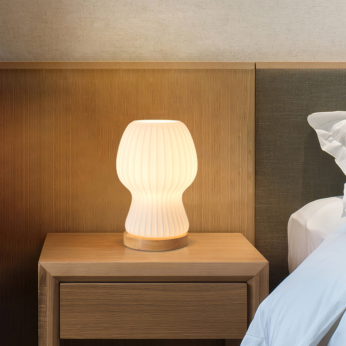SERAFINA COASTAL INSPIRATION TABLE LAMP