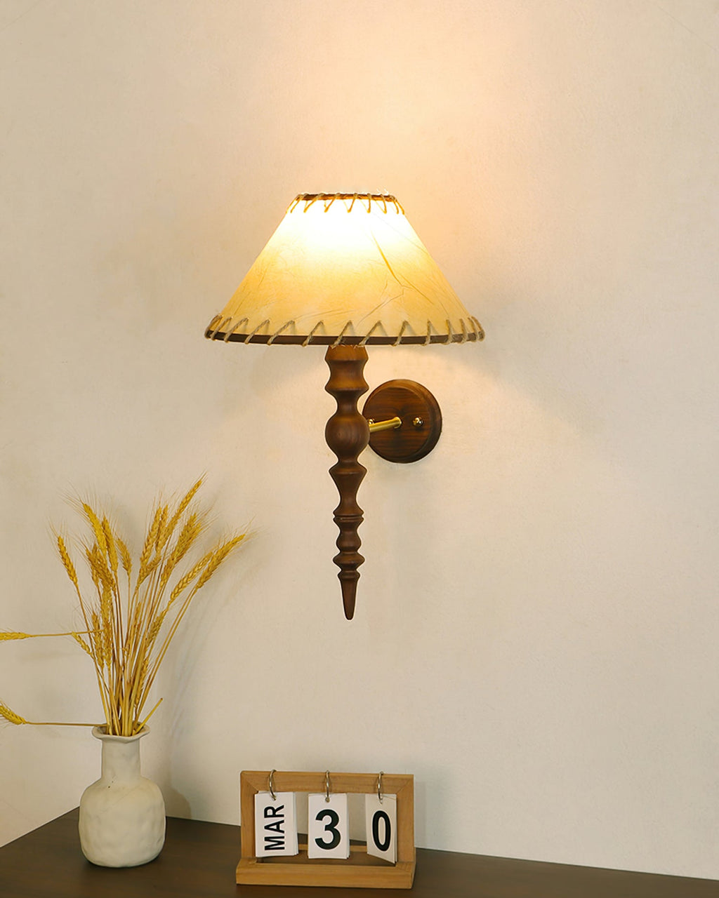 RAVENHALL MID-CENTURY INSPIRED WALL LIGHT