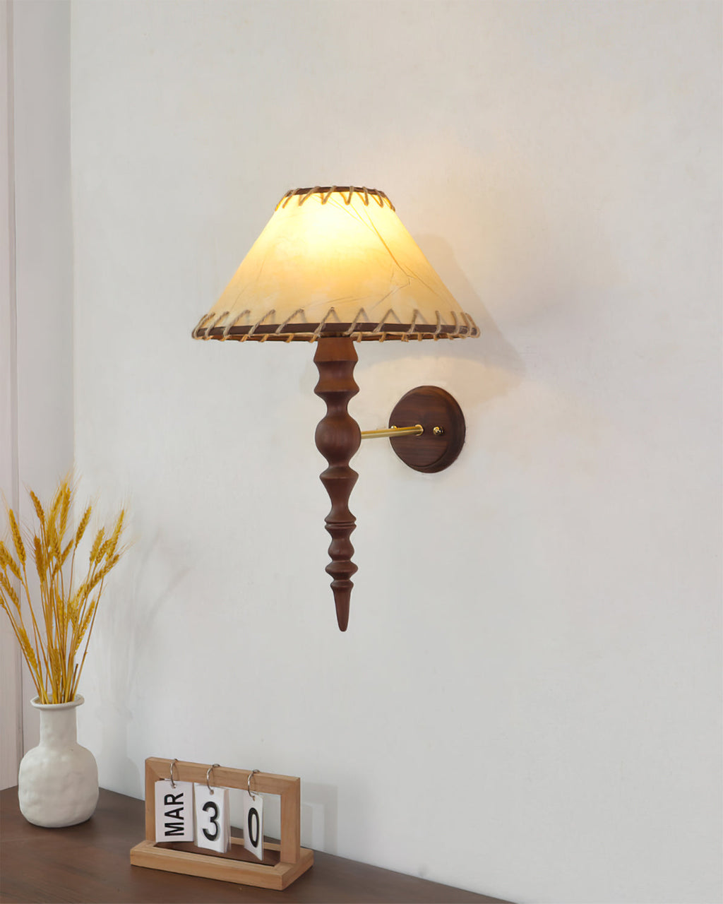 RAVENHALL MID-CENTURY INSPIRED WALL LIGHT