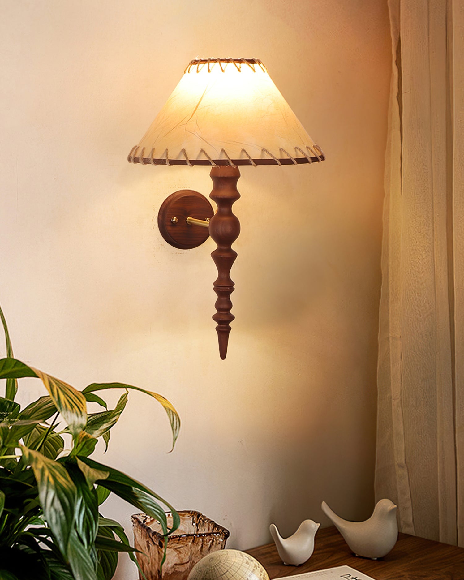 RAVENHALL MID-CENTURY INSPIRED WALL LIGHT