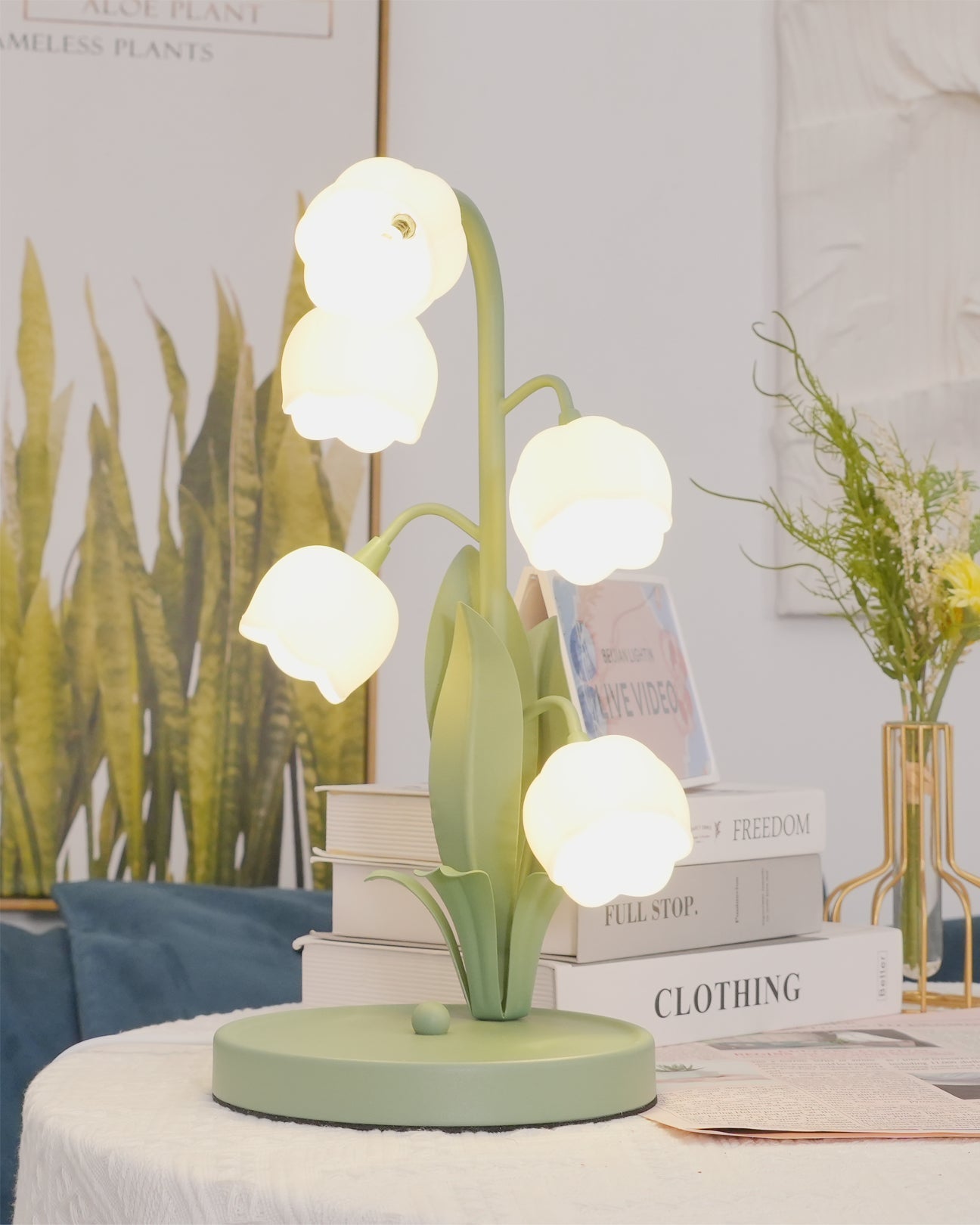 VIOLETTE PETAL RADIANCE LAMP