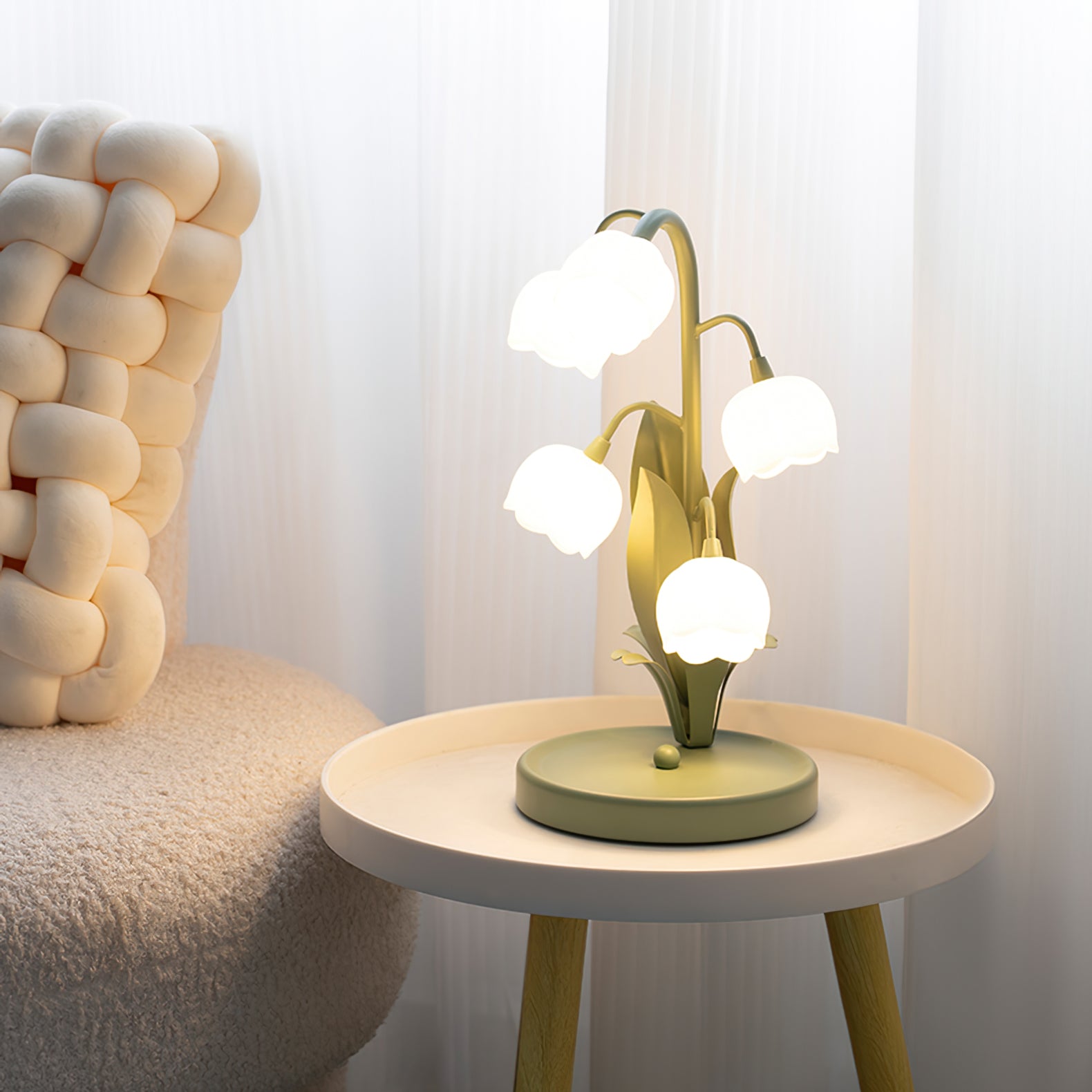 VIOLETTE PETAL RADIANCE LAMP