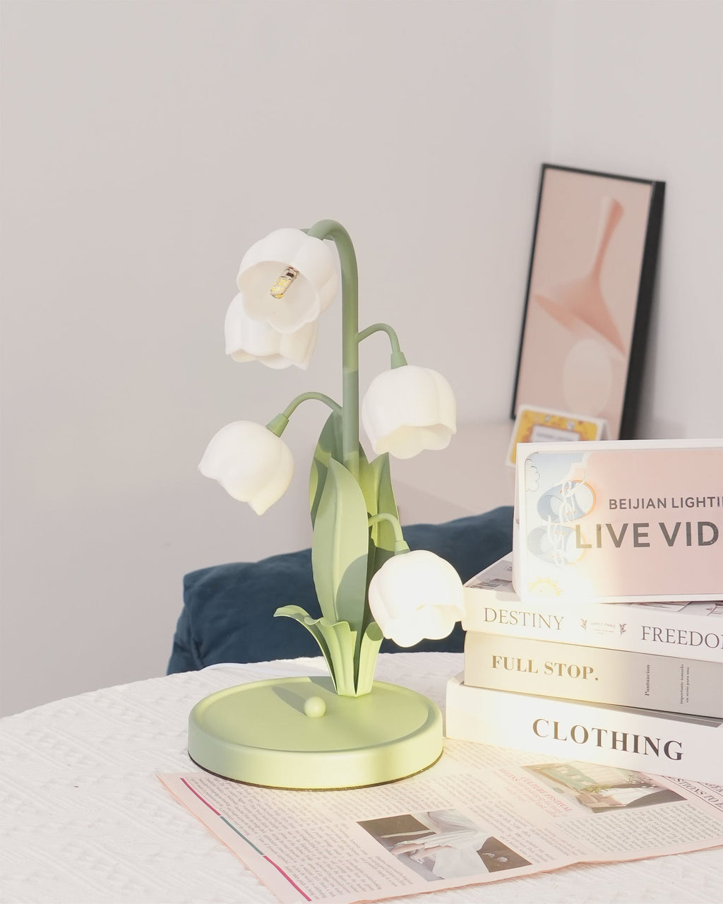 VIOLETTE PETAL RADIANCE LAMP
